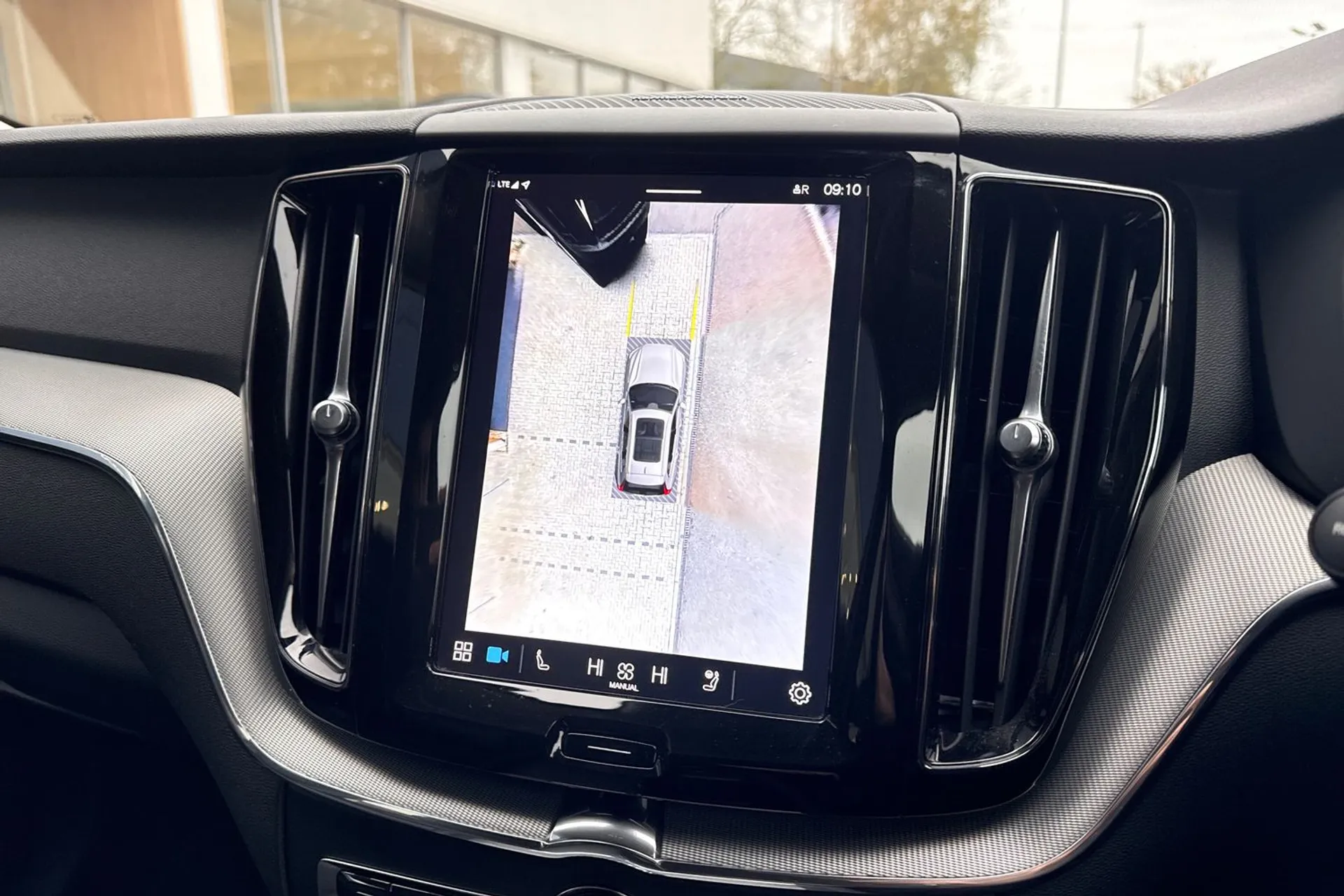 Volvo XC60 thumbnail image number 4