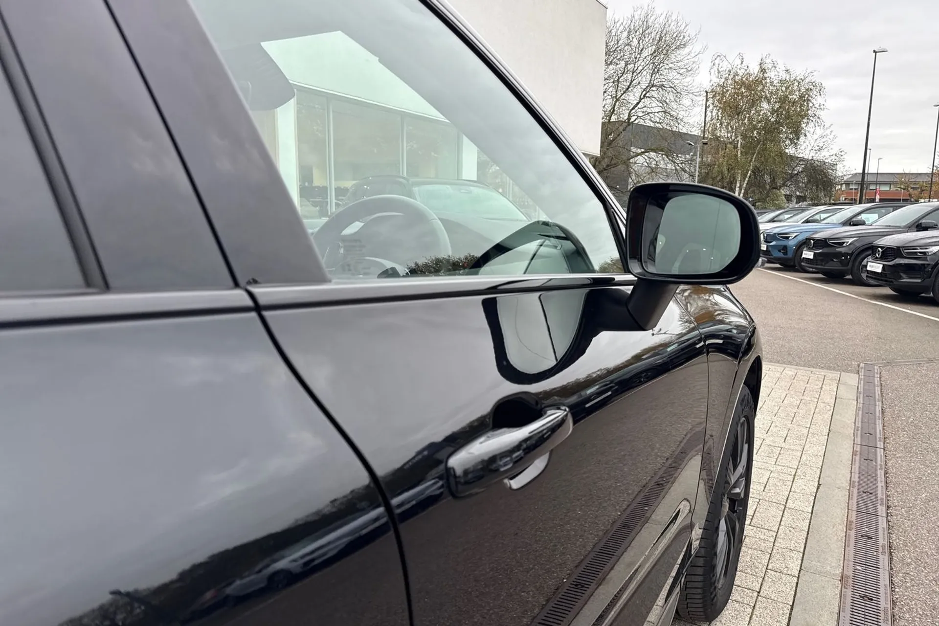 Volvo XC60 thumbnail image number 17