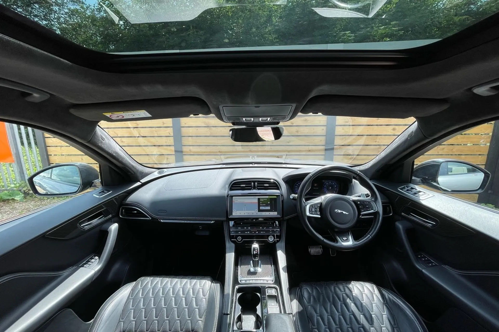 Jaguar F-PACE thumbnail image number 3