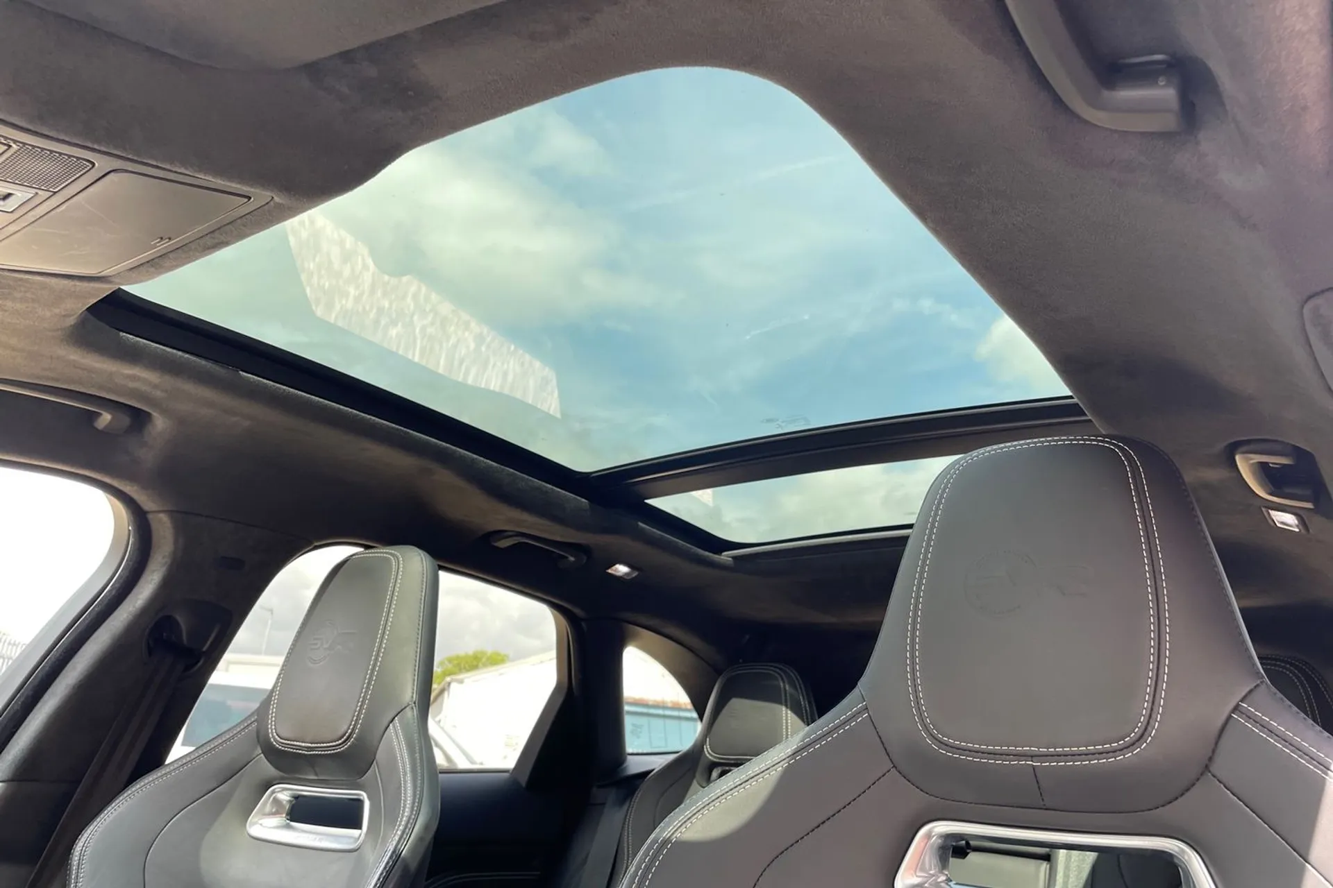 Jaguar F-PACE thumbnail image number 31