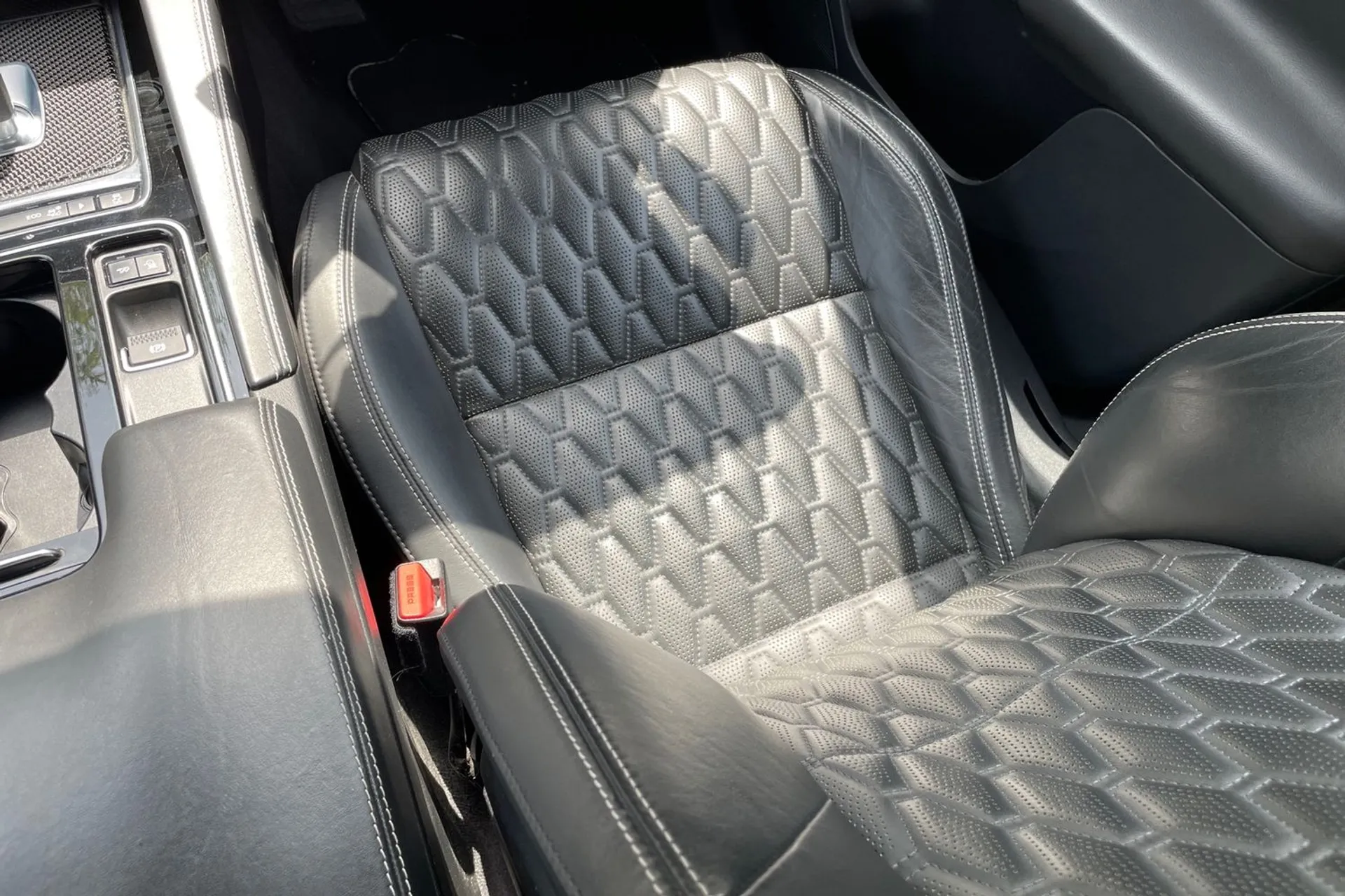Jaguar F-PACE thumbnail image number 35