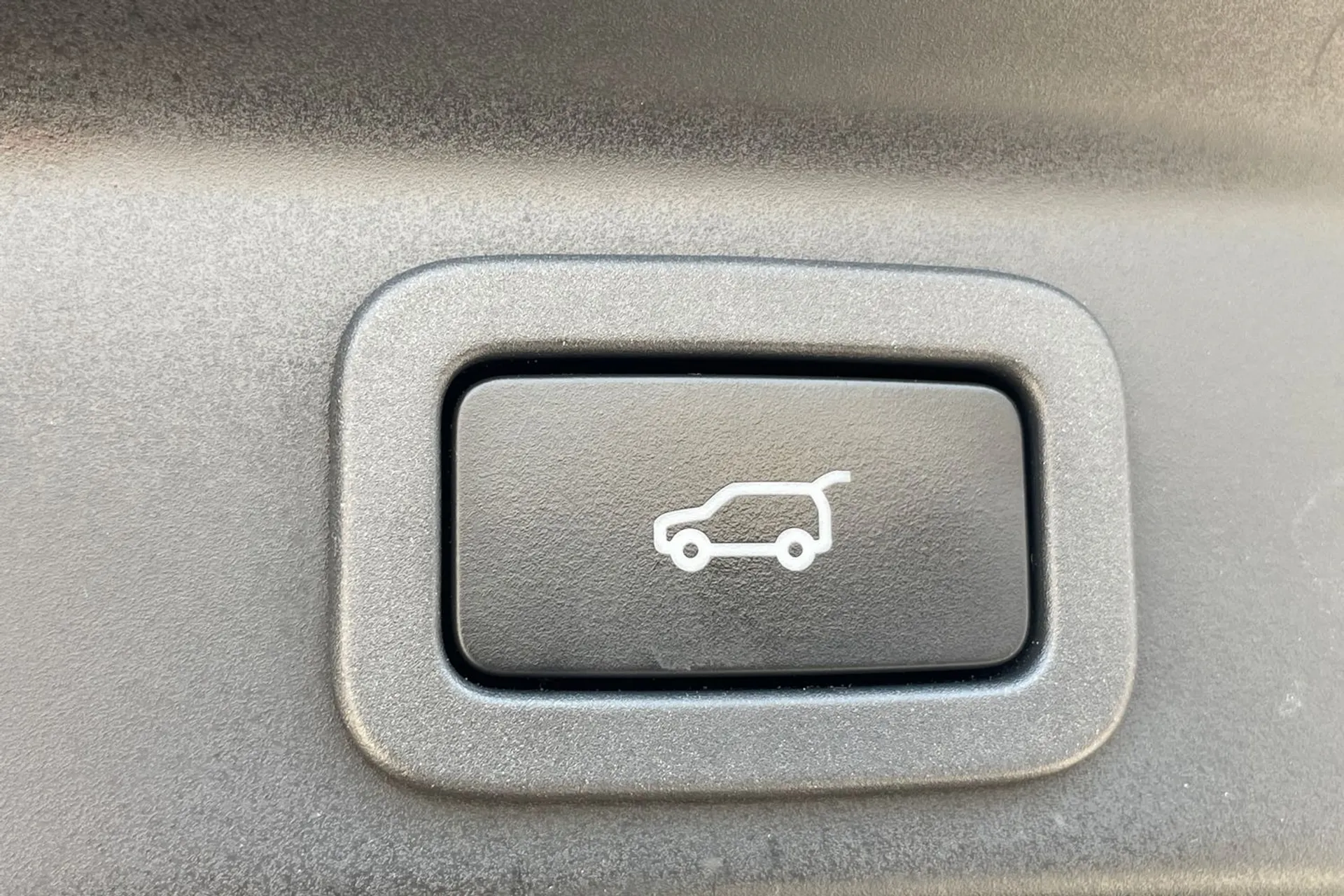 Jaguar F-PACE thumbnail image number 22