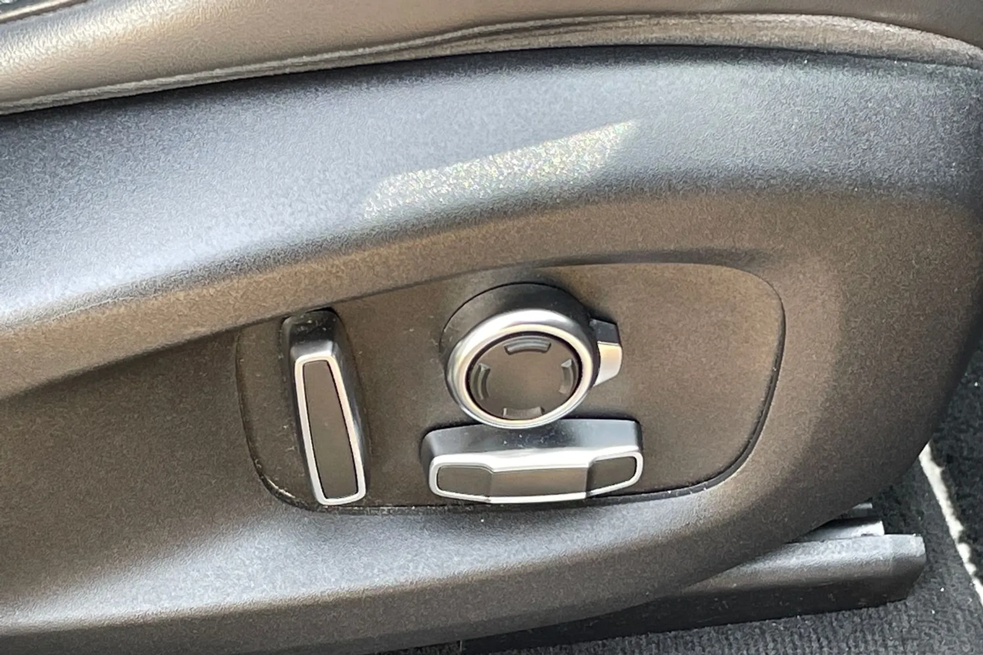 Jaguar F-PACE thumbnail image number 47