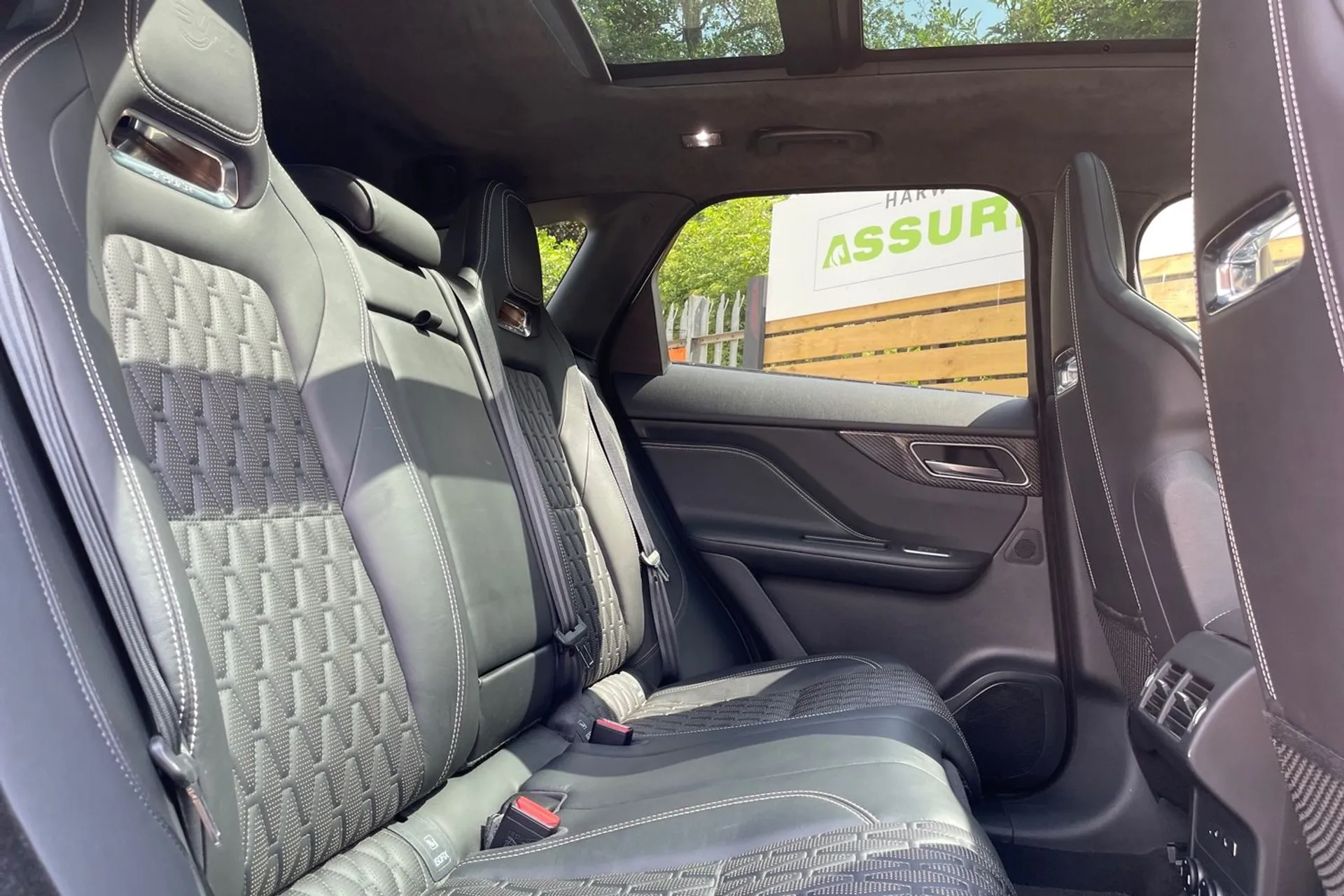 Jaguar F-PACE thumbnail image number 24