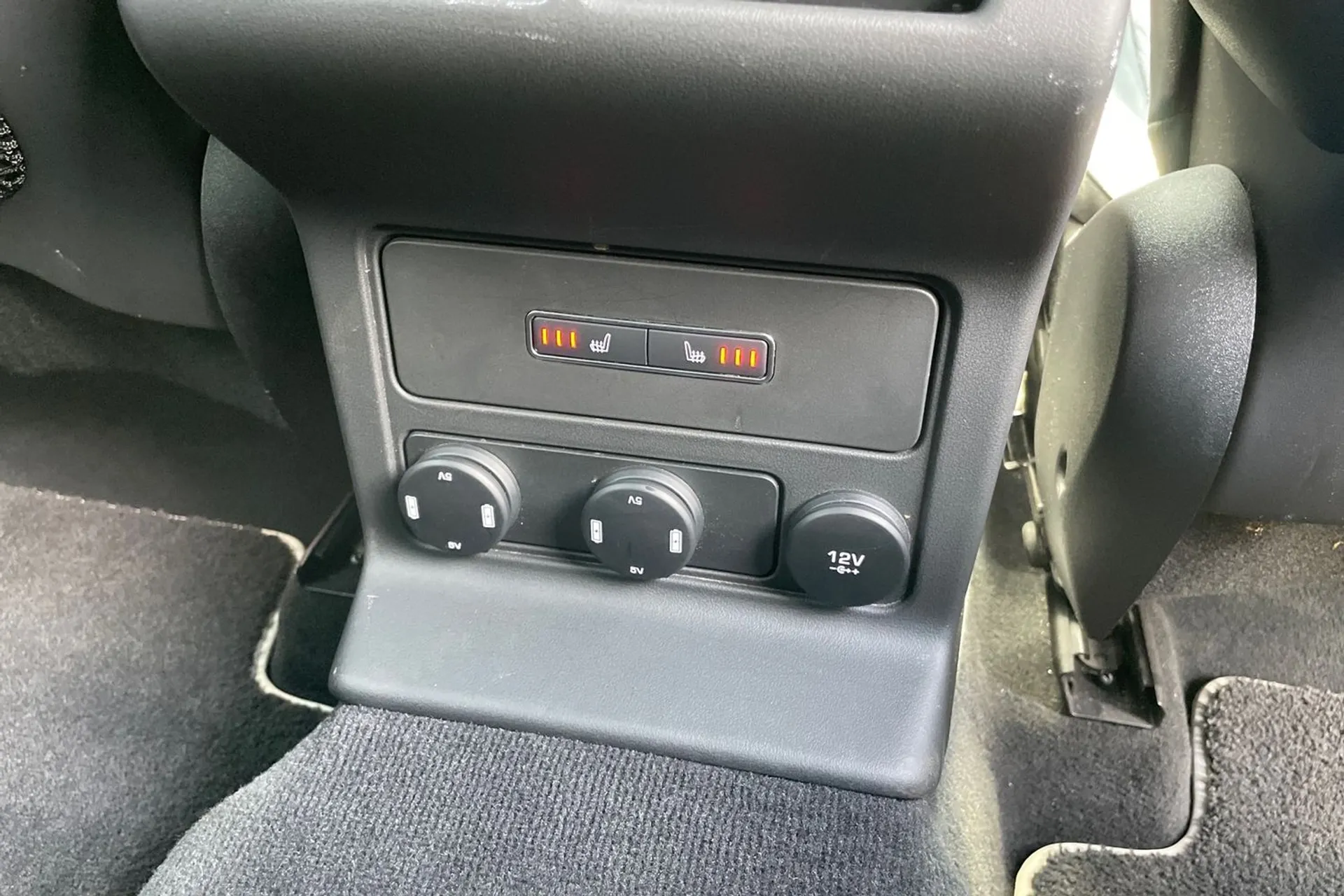 Jaguar F-PACE thumbnail image number 46