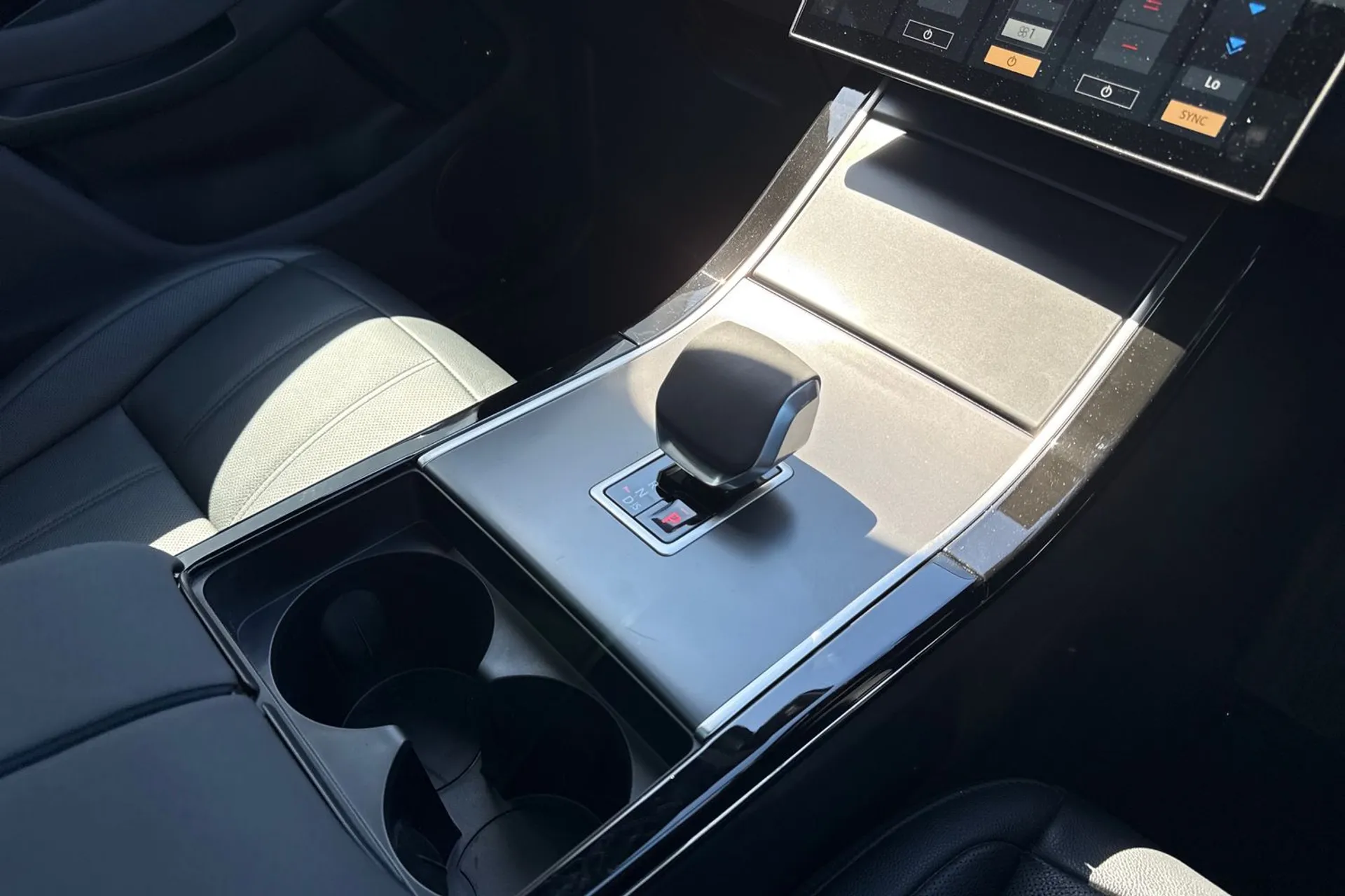 LAND ROVER RANGE ROVER EVOQUE thumbnail image number 41