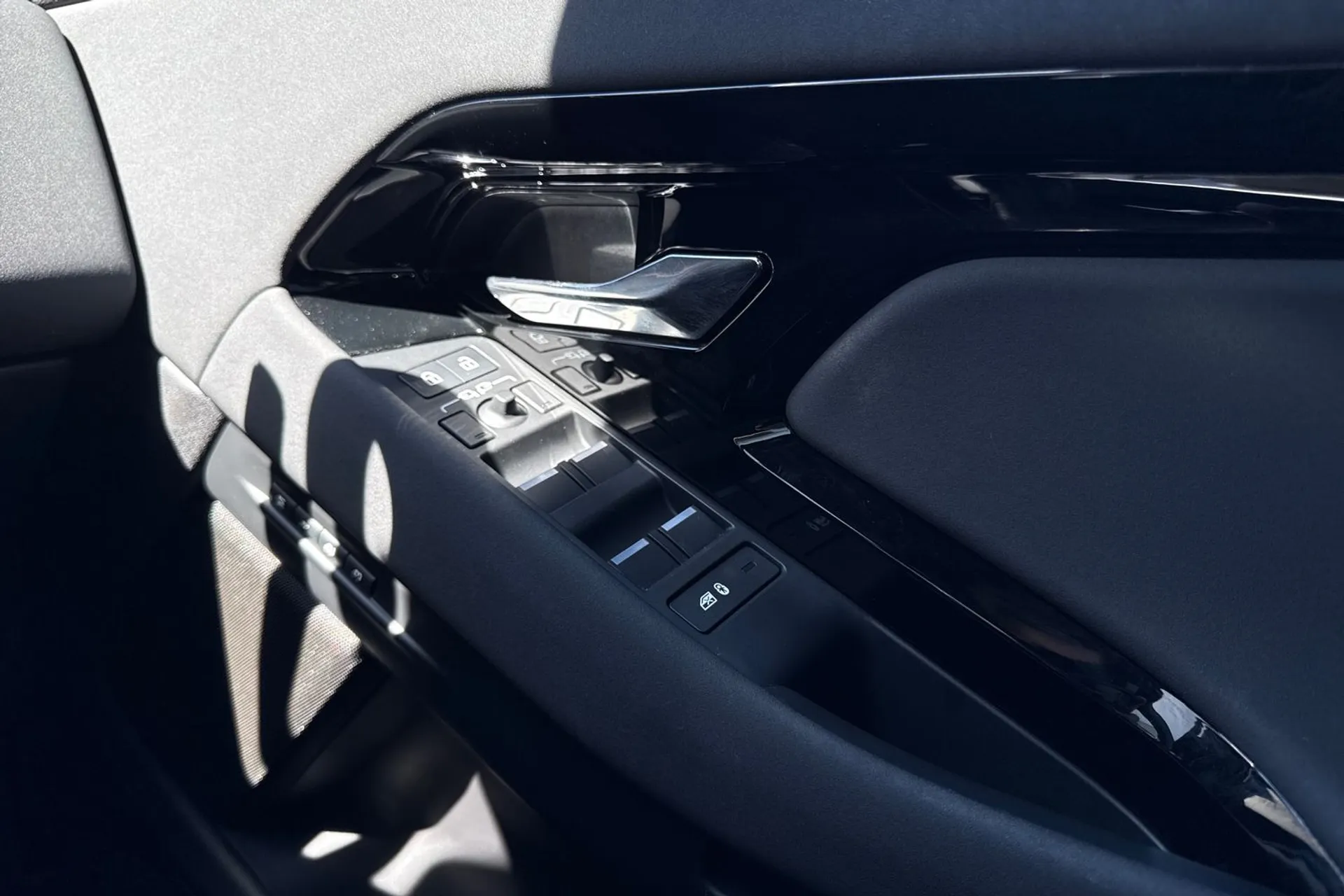 LAND ROVER RANGE ROVER EVOQUE thumbnail image number 40