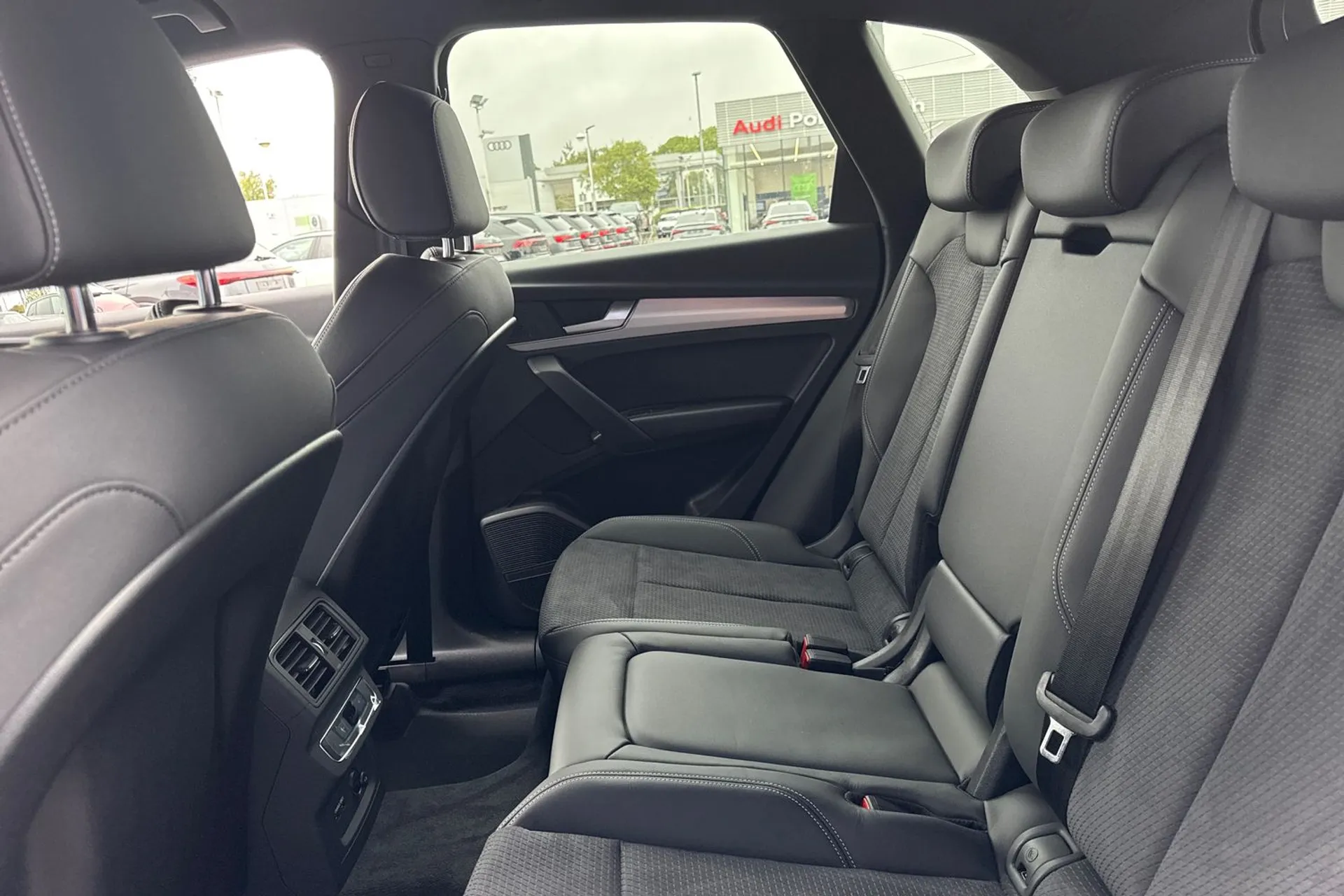 Audi Q5 thumbnail image number 30