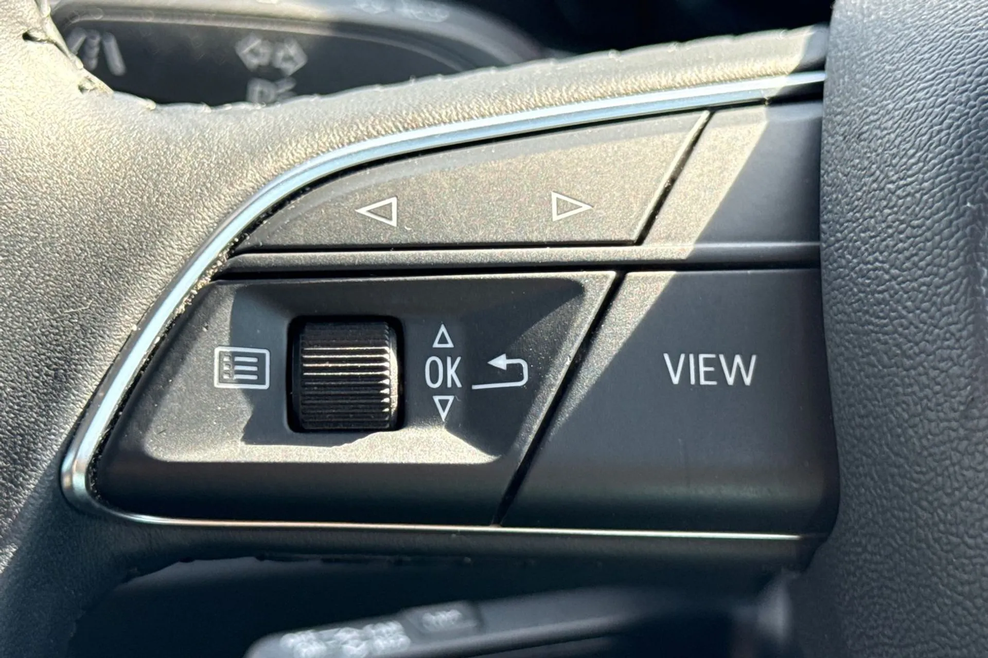 Audi Q3 thumbnail image number 18