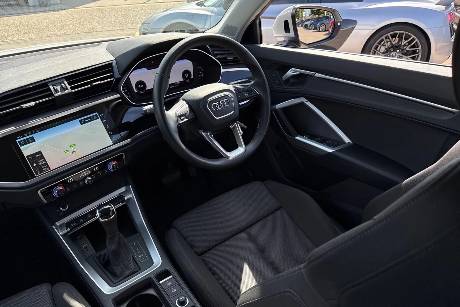 Audi Q3 thumbnail image number 36