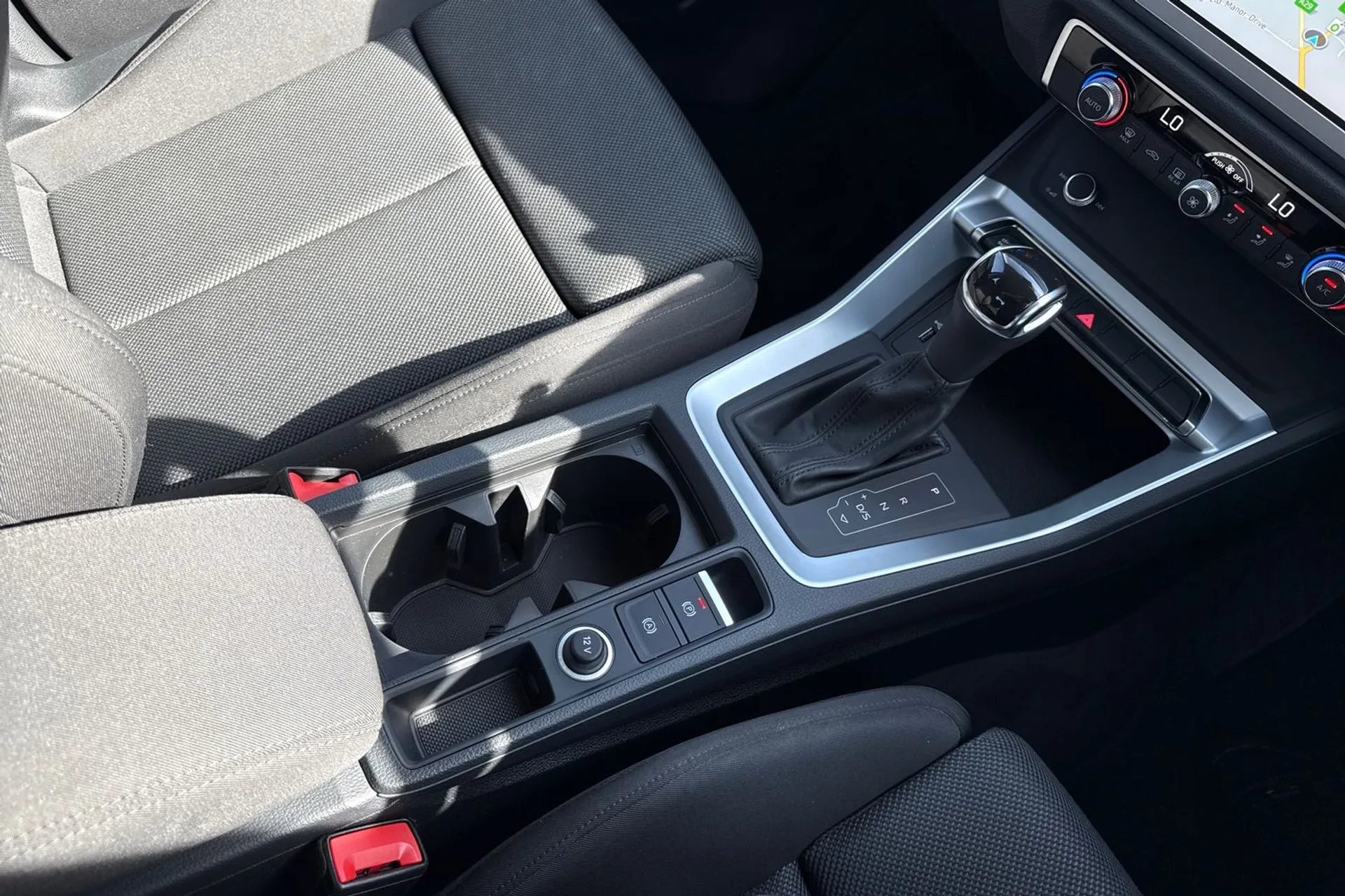 Audi Q3 thumbnail image number 33