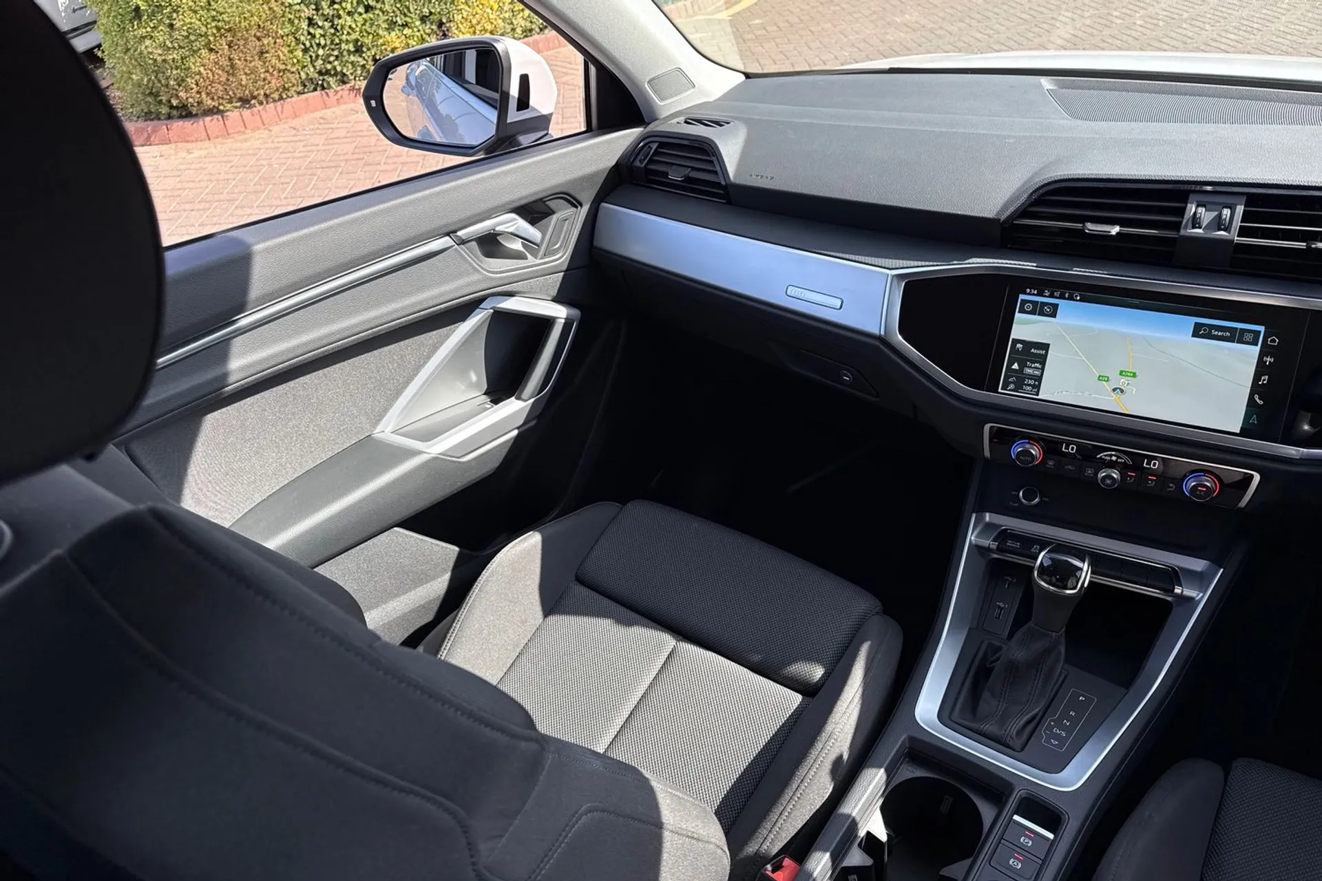 Audi Q3 thumbnail image number 32