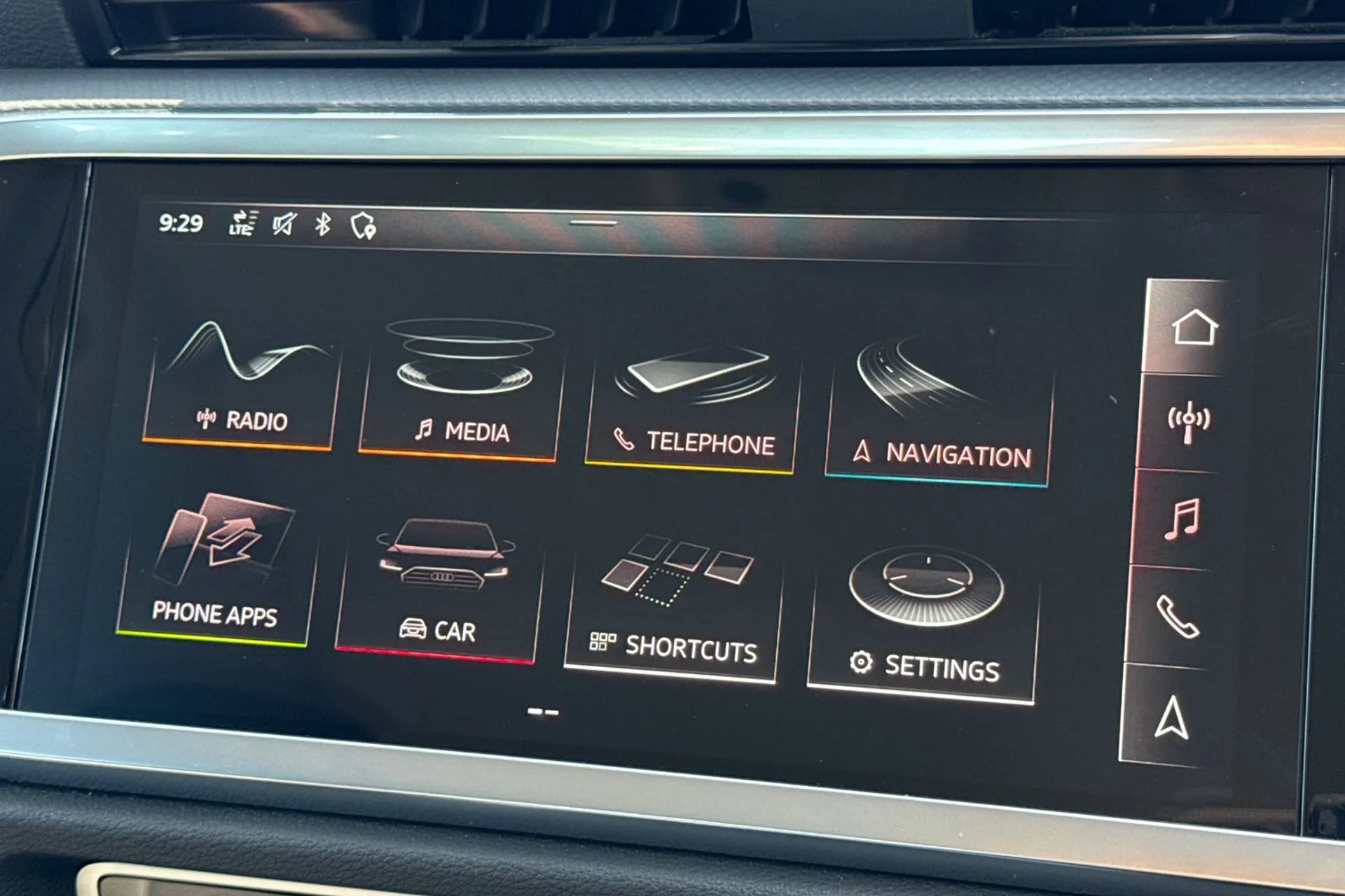 Audi Q3 thumbnail image number 11