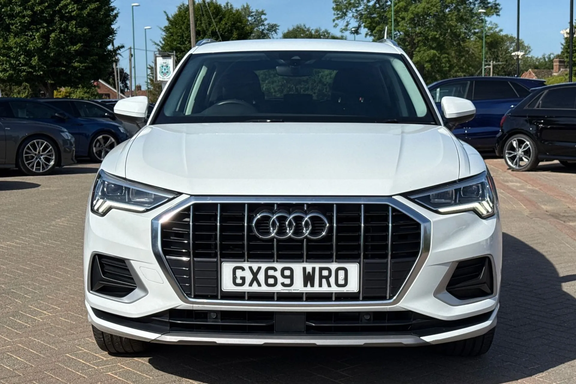 Audi Q3 thumbnail image number 22