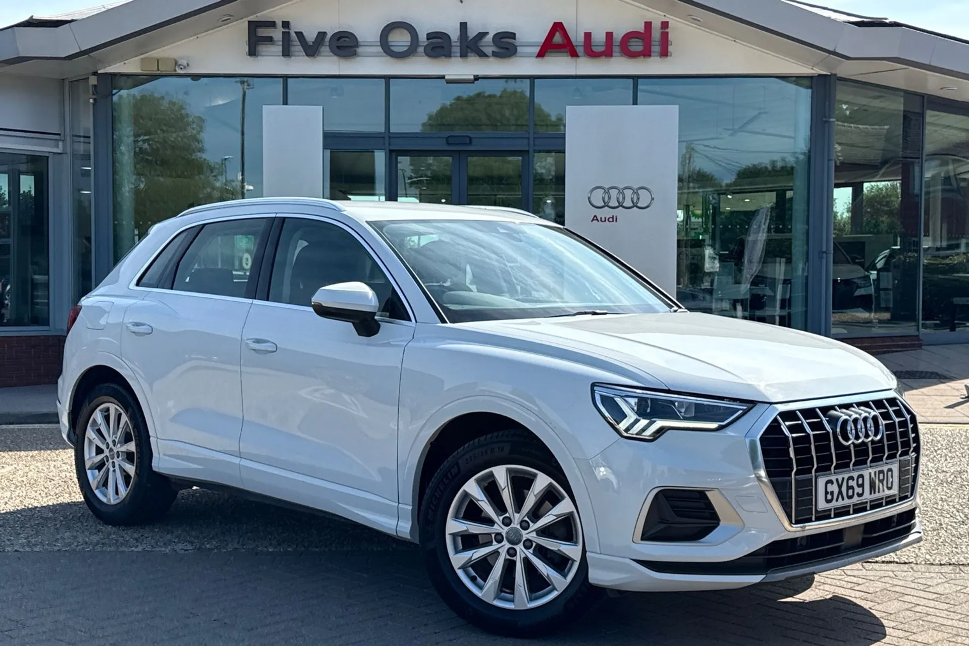 Audi Q3 focused image