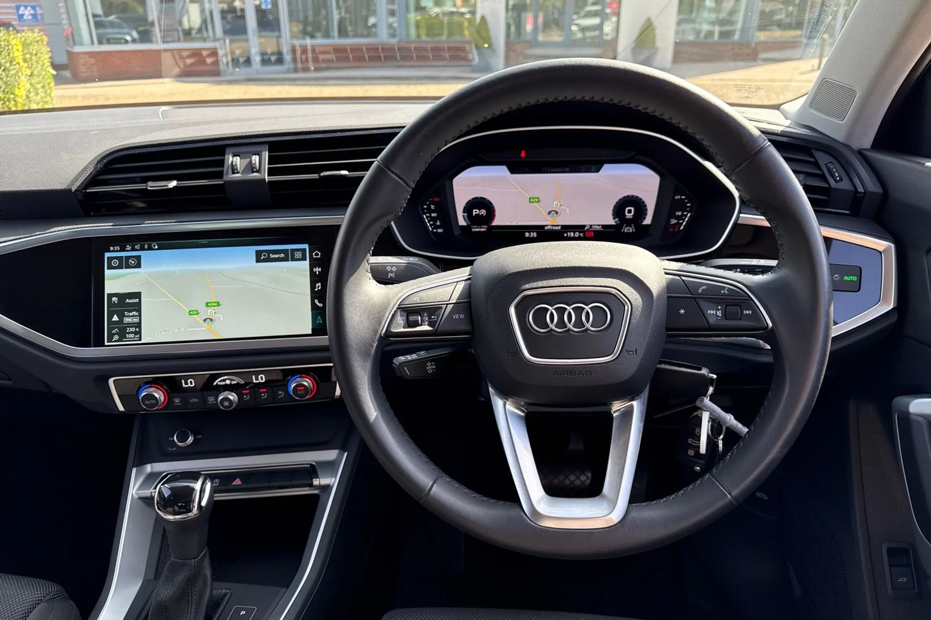 Audi Q3 thumbnail image number 35