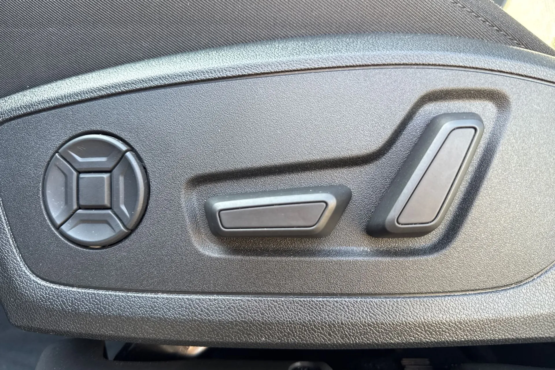 Audi Q3 thumbnail image number 28