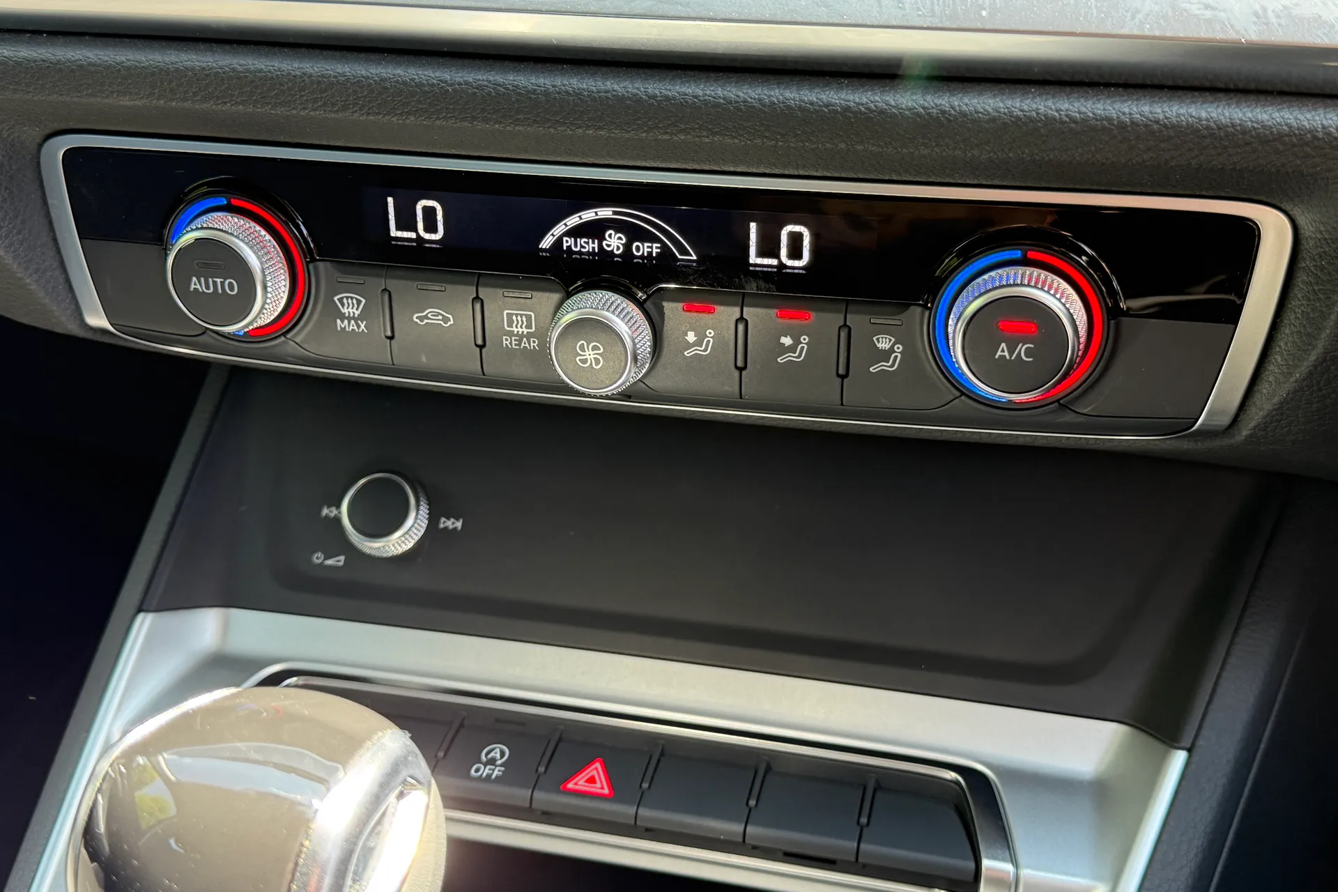 Audi Q3 thumbnail image number 13