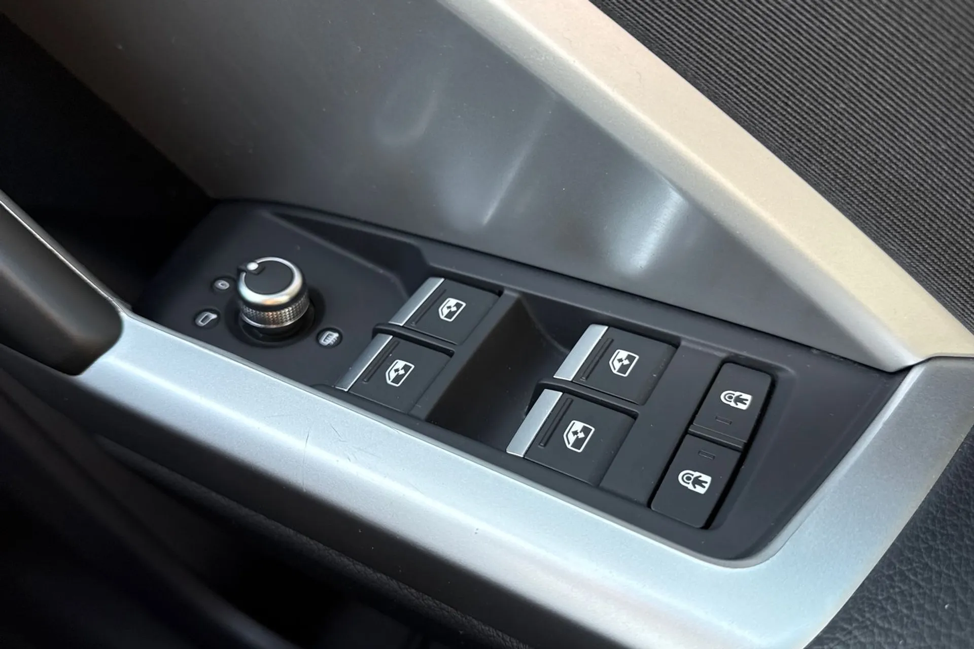 Audi Q3 thumbnail image number 16