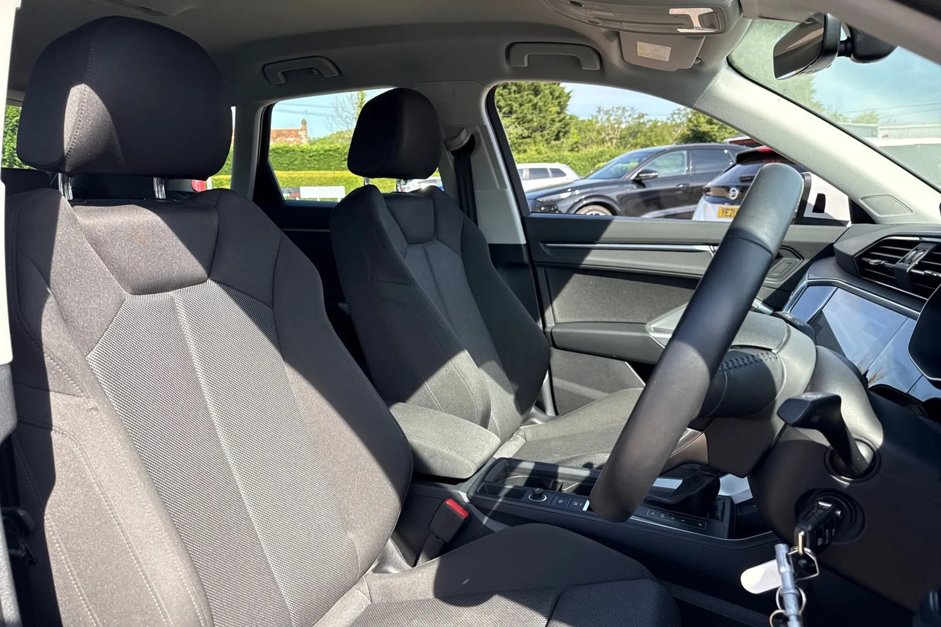 Audi Q3 thumbnail image number 24