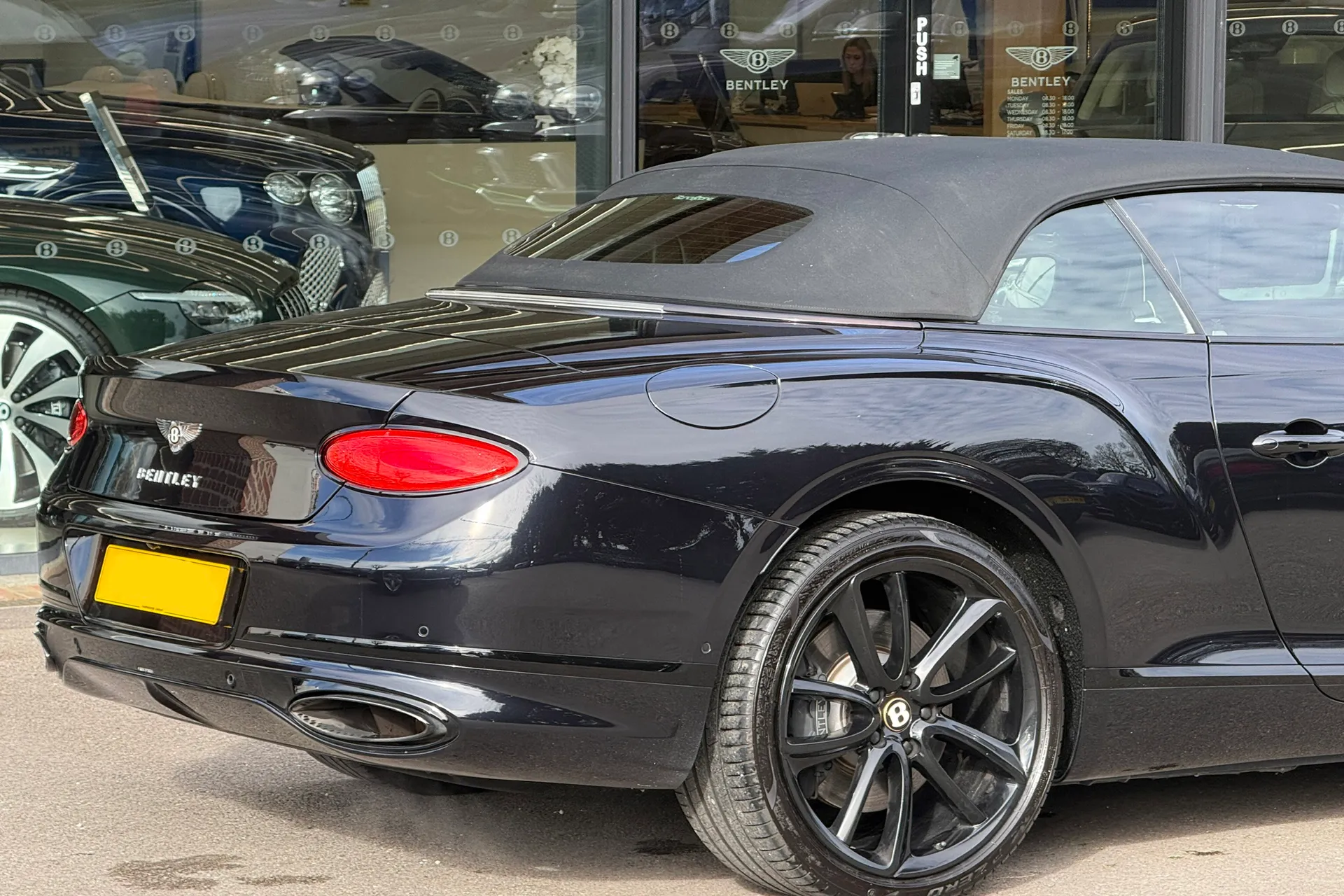 Bentley CONTINENTAL GTC thumbnail image number 29