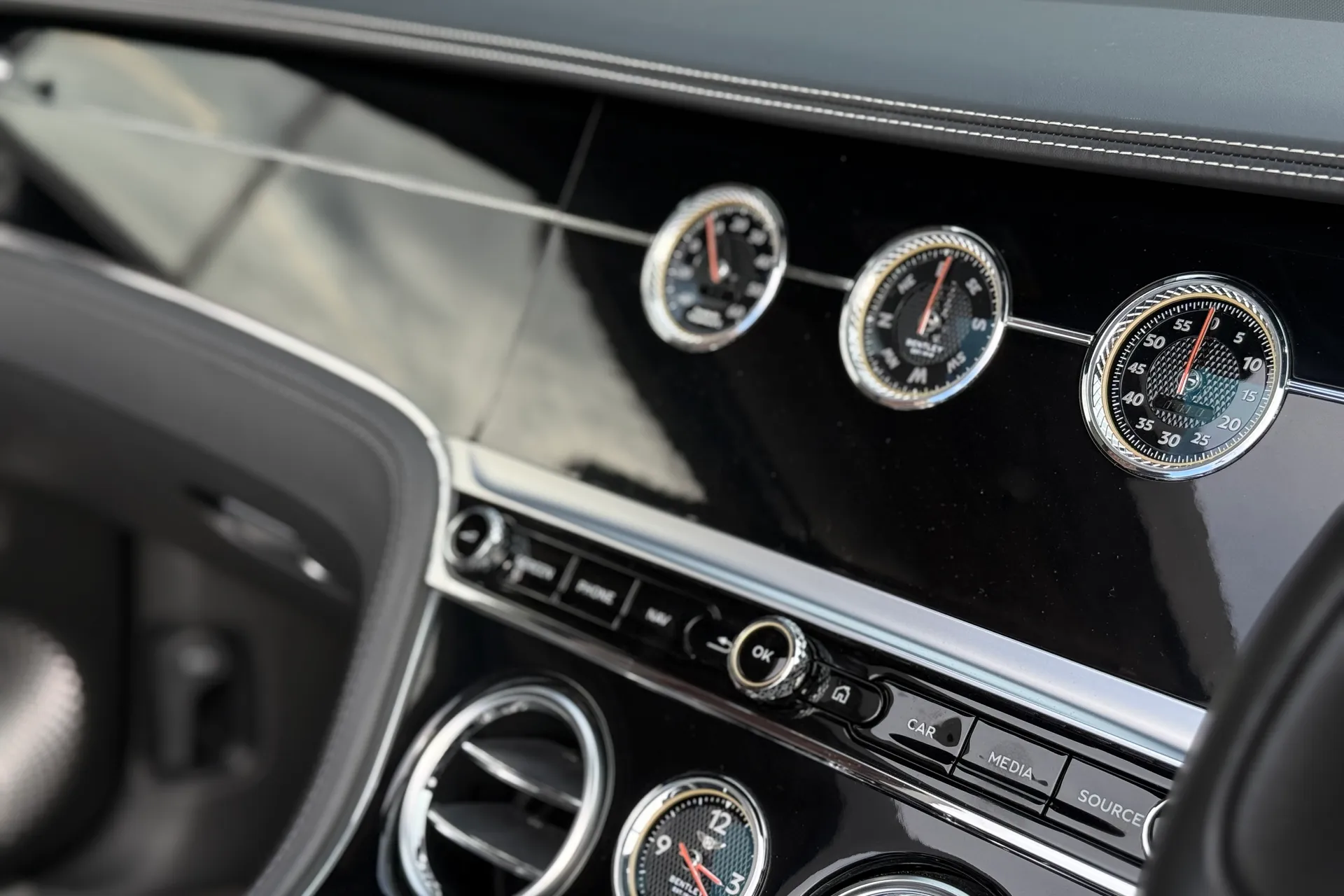 Bentley CONTINENTAL GTC thumbnail image number 18