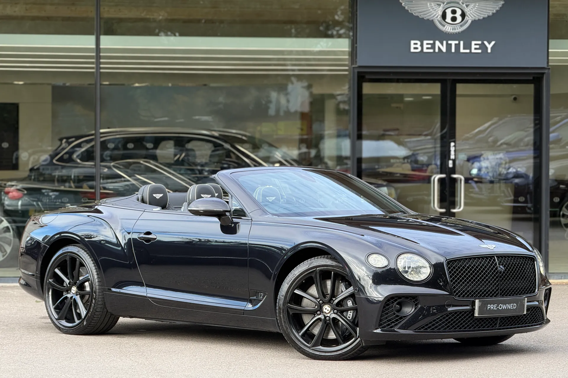 Bentley CONTINENTAL GTC focused image