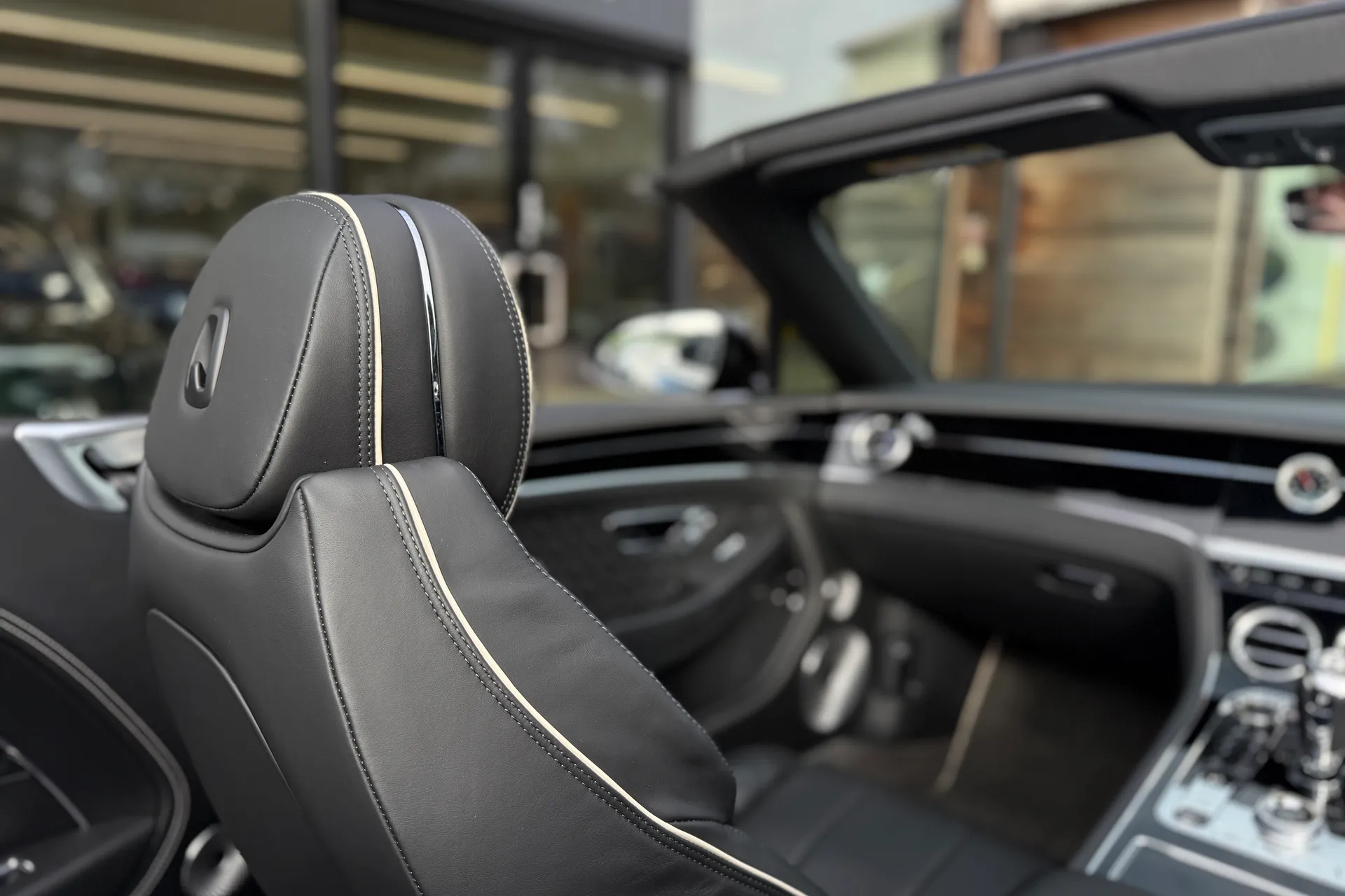 Bentley CONTINENTAL GTC thumbnail image number 20