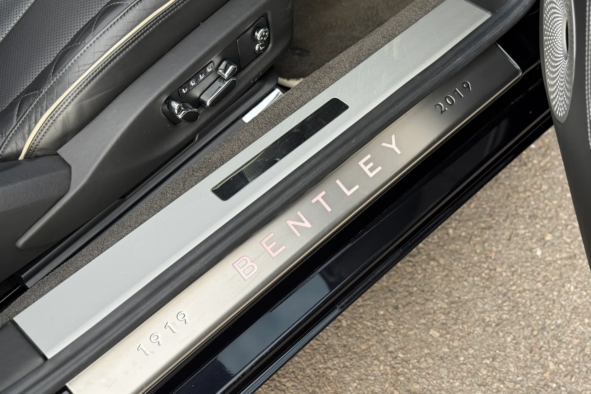 Bentley CONTINENTAL GTC thumbnail image number 12