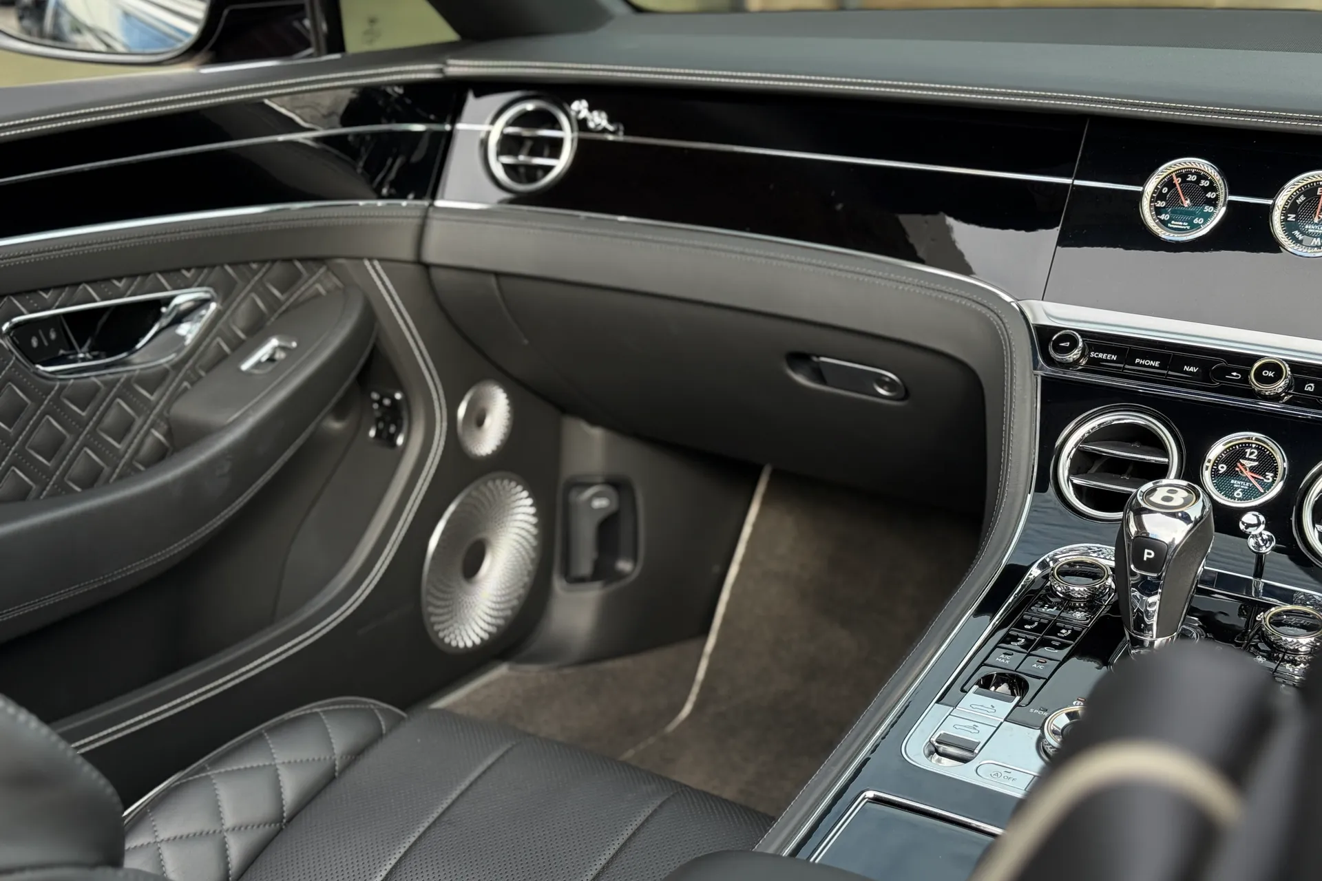 Bentley CONTINENTAL GTC thumbnail image number 19