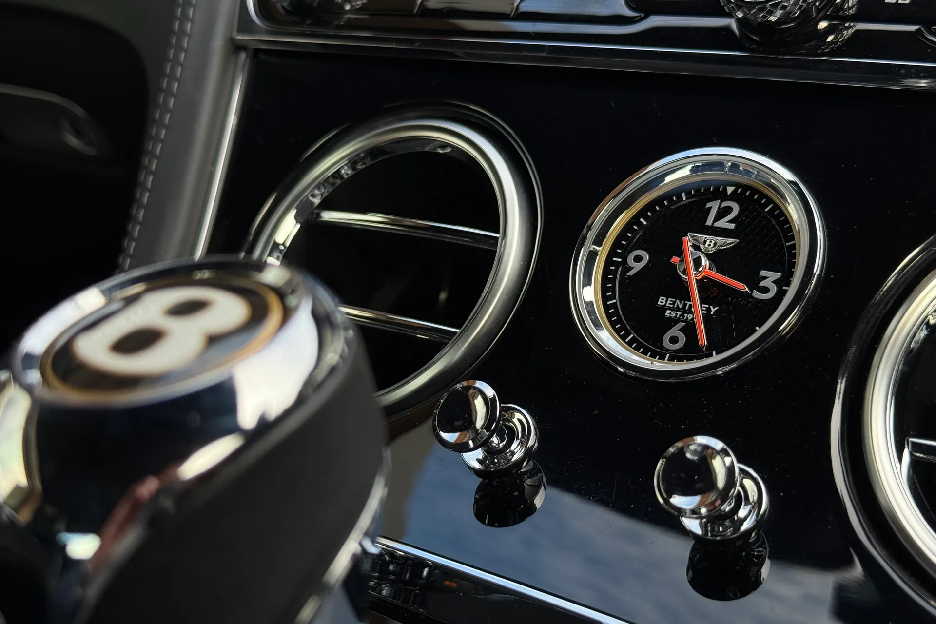 Bentley CONTINENTAL GTC thumbnail image number 25