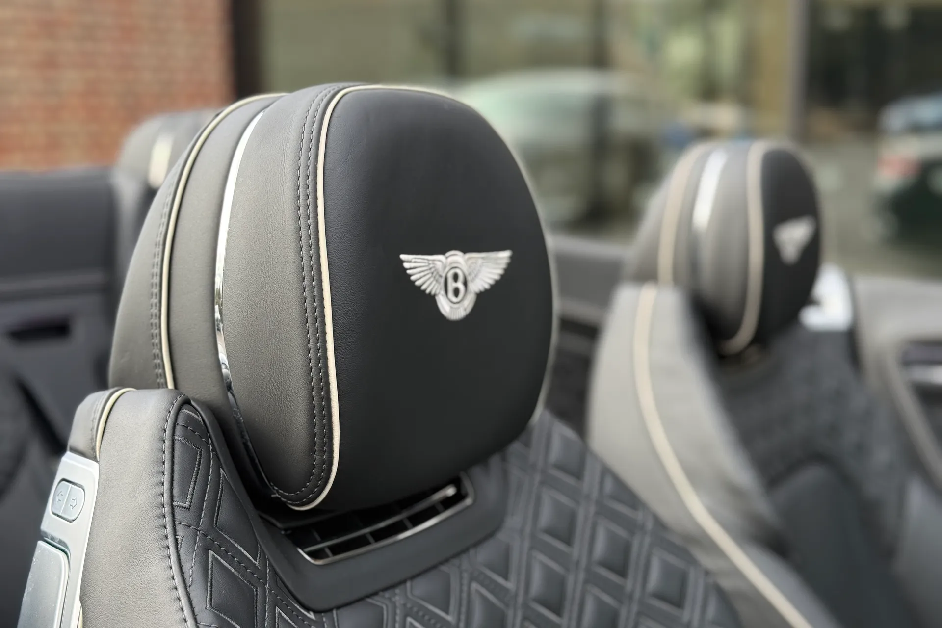 Bentley CONTINENTAL GTC thumbnail image number 10