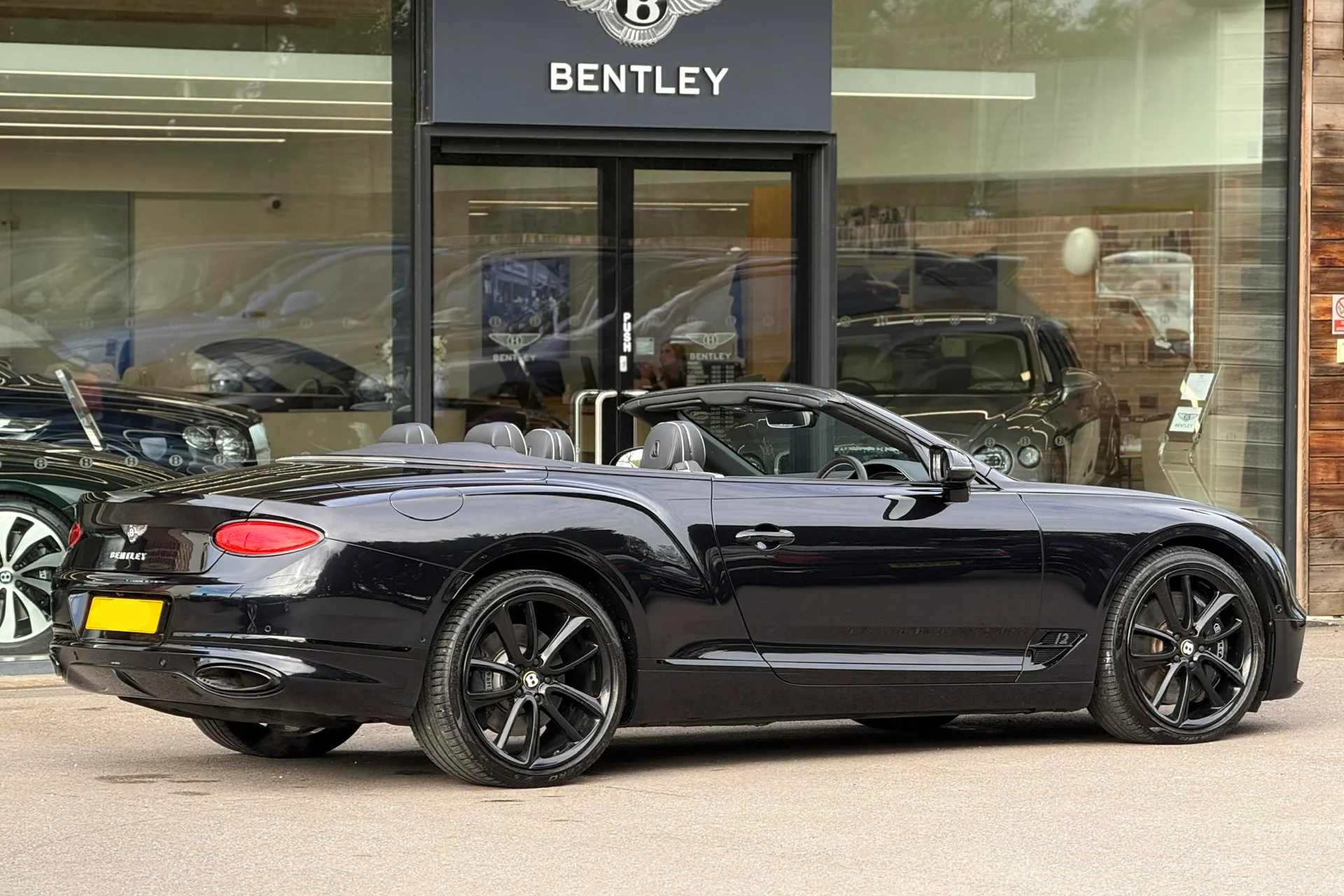 Bentley CONTINENTAL GTC thumbnail image number 32