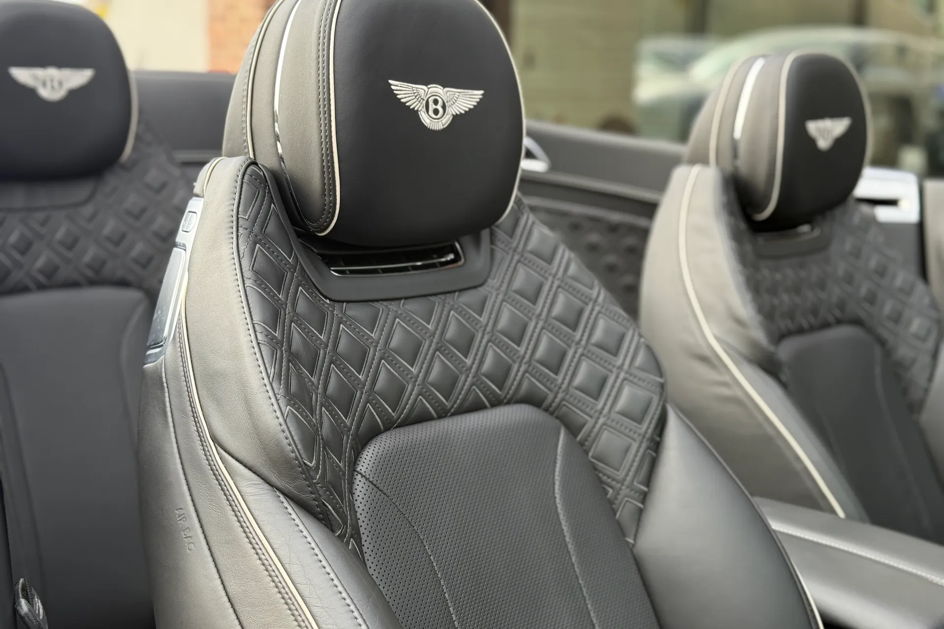 Bentley CONTINENTAL GTC thumbnail image number 11