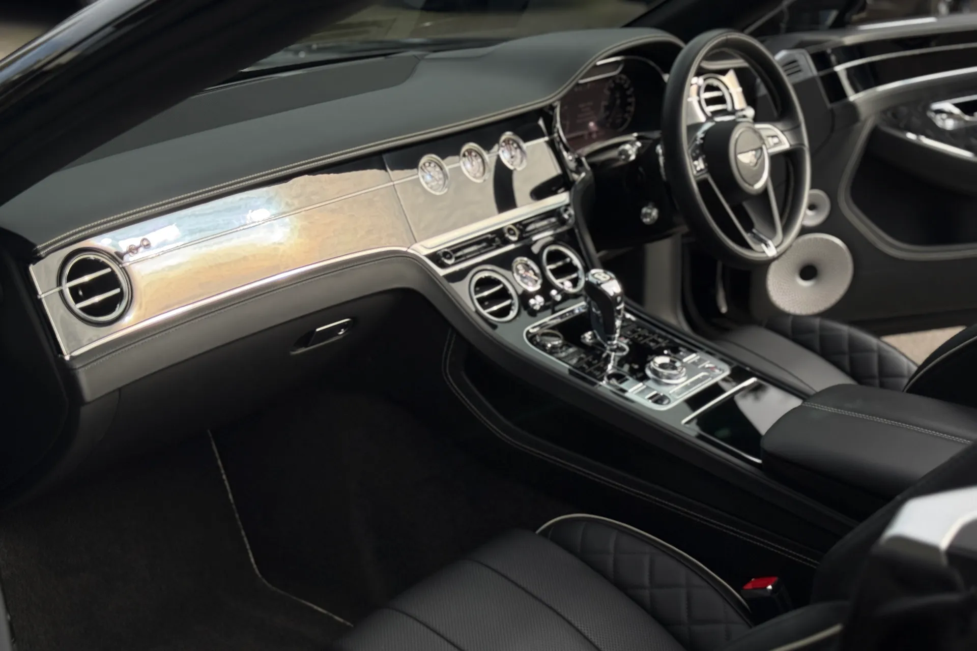 Bentley CONTINENTAL GTC thumbnail image number 24