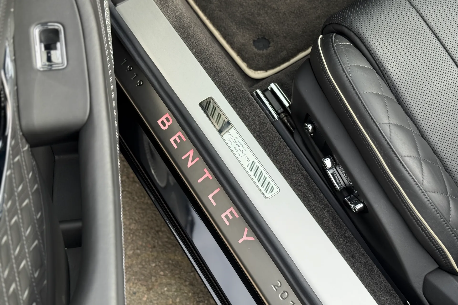 Bentley CONTINENTAL GTC thumbnail image number 23
