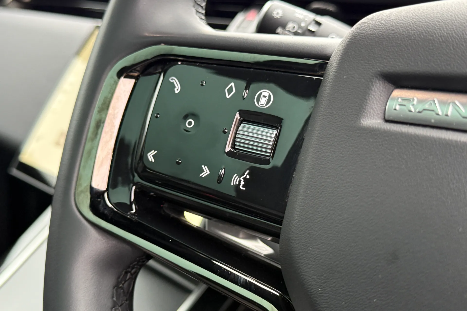 LAND ROVER RANGE ROVER EVOQUE thumbnail image number 45