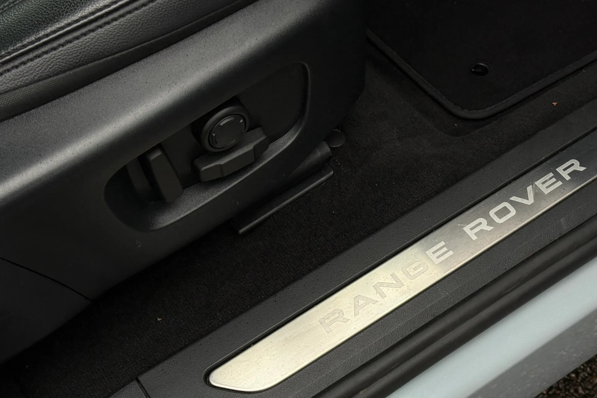 LAND ROVER RANGE ROVER EVOQUE thumbnail image number 38