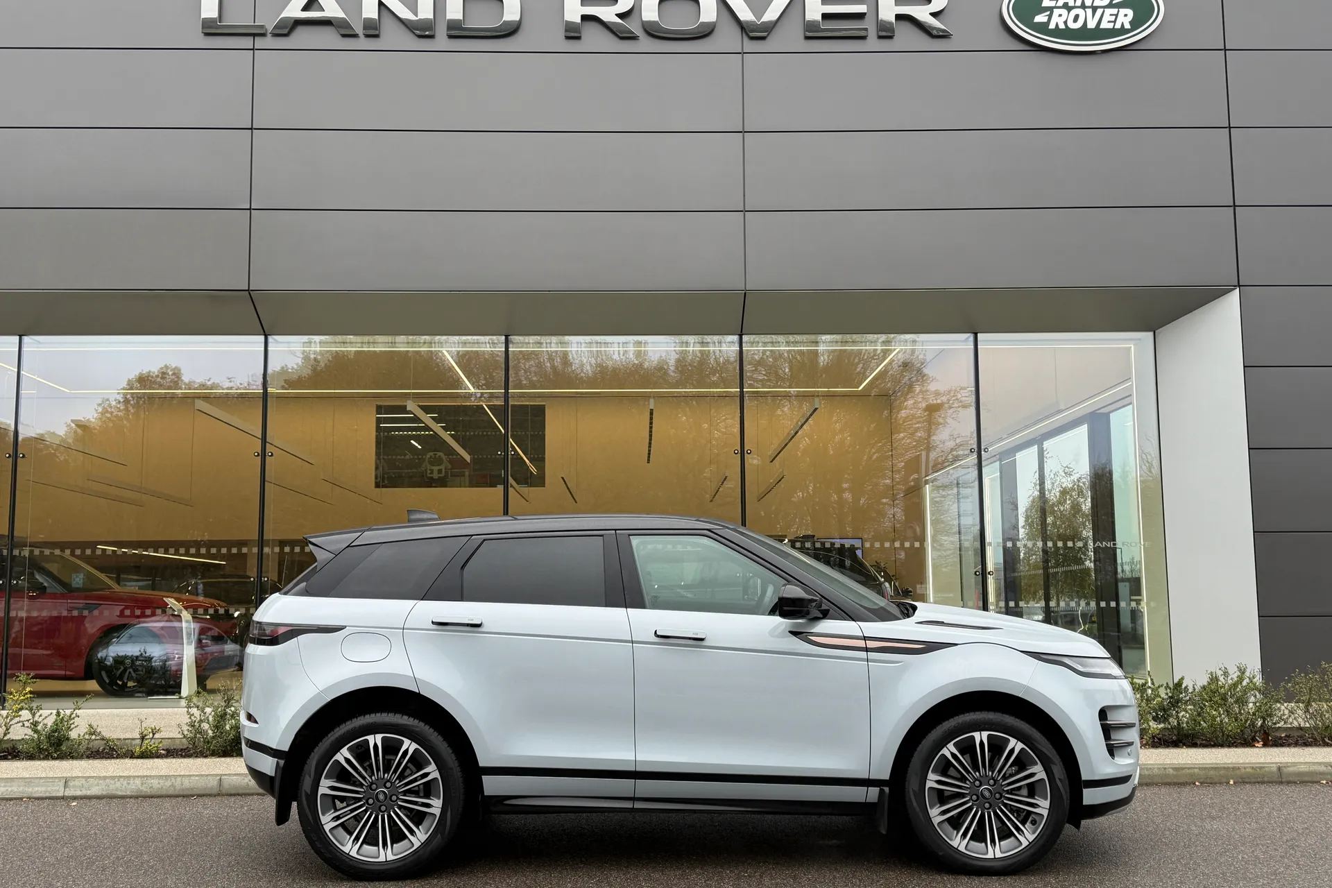LAND ROVER RANGE ROVER EVOQUE thumbnail image number 2