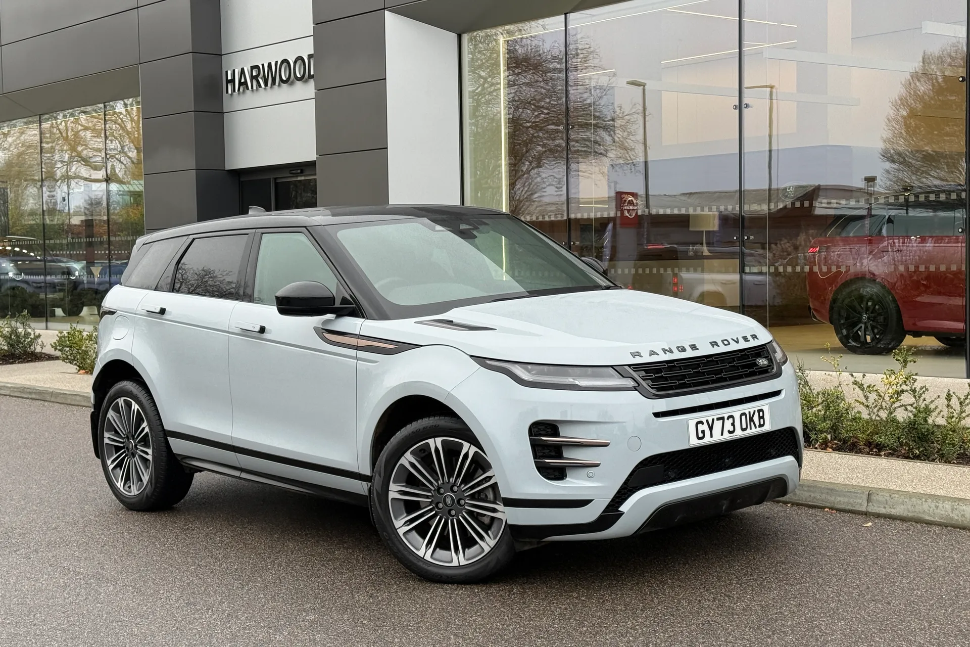 LAND ROVER RANGE ROVER EVOQUE focused image