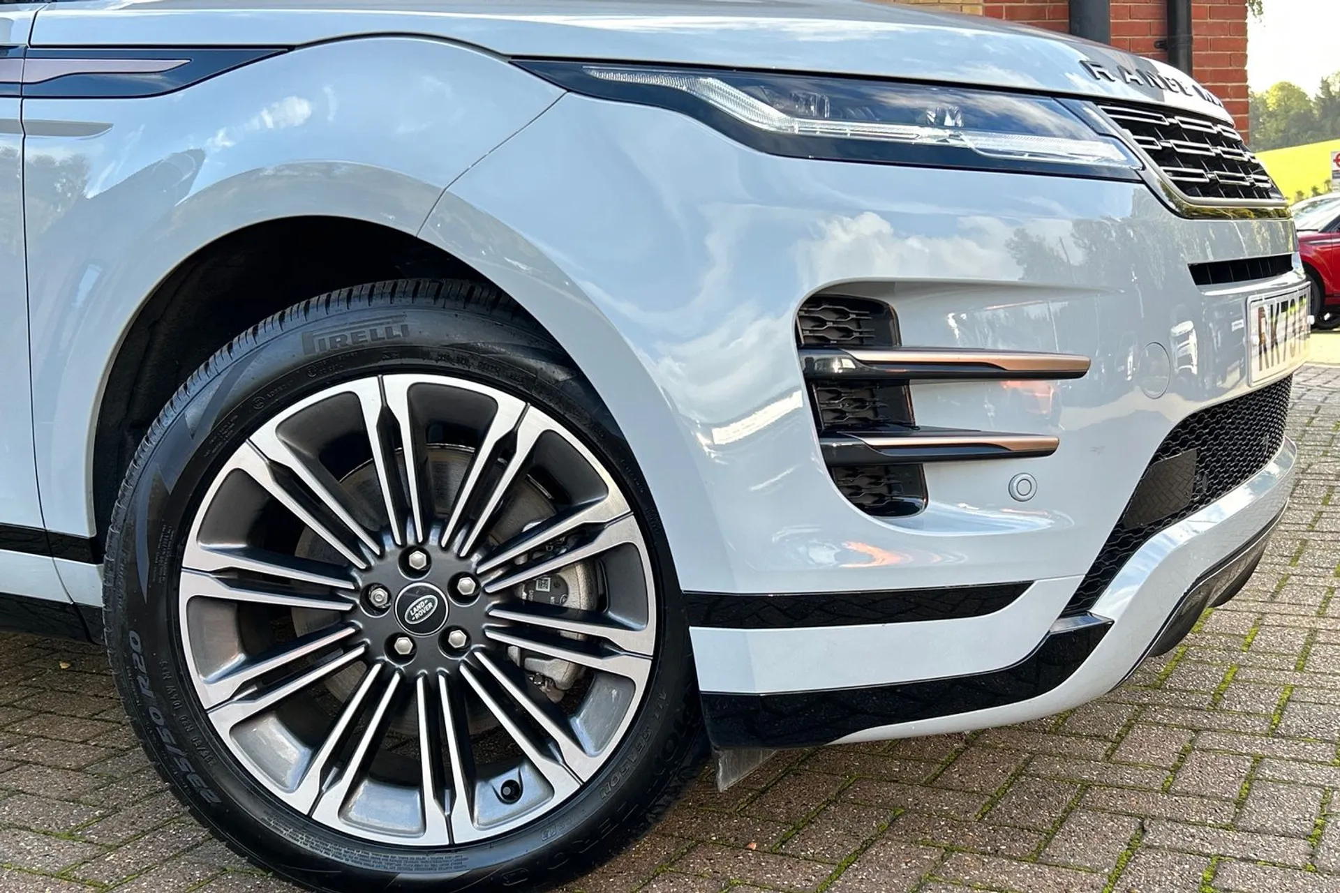 LAND ROVER RANGE ROVER EVOQUE thumbnail image number 4