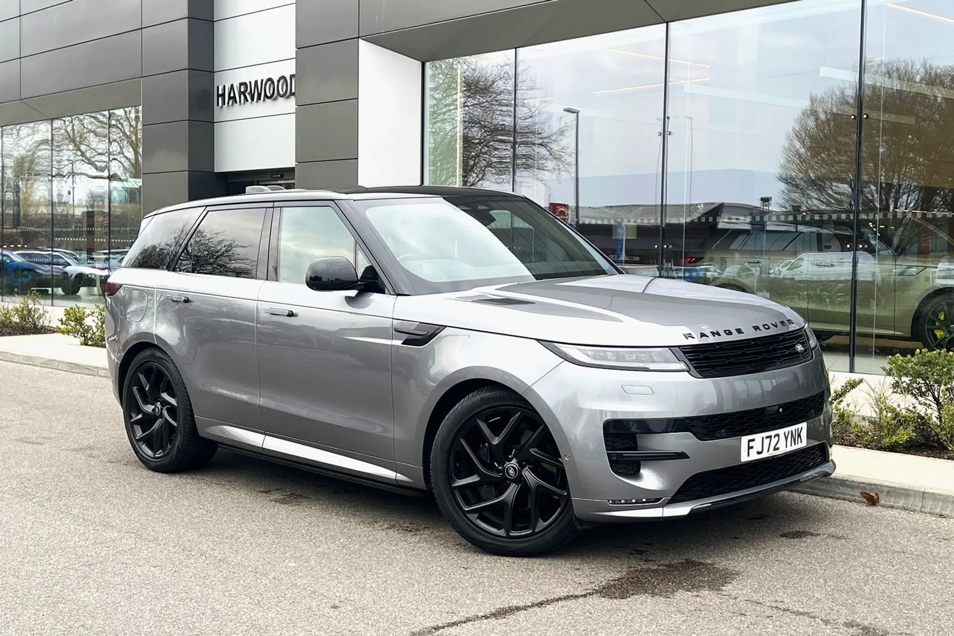 LAND ROVER RANGE ROVER SPORT focused image