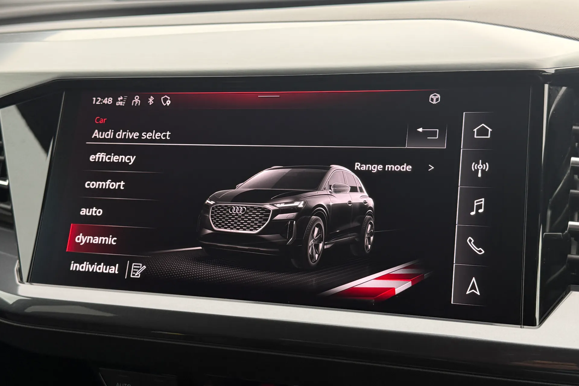 Audi Q4 thumbnail image number 11