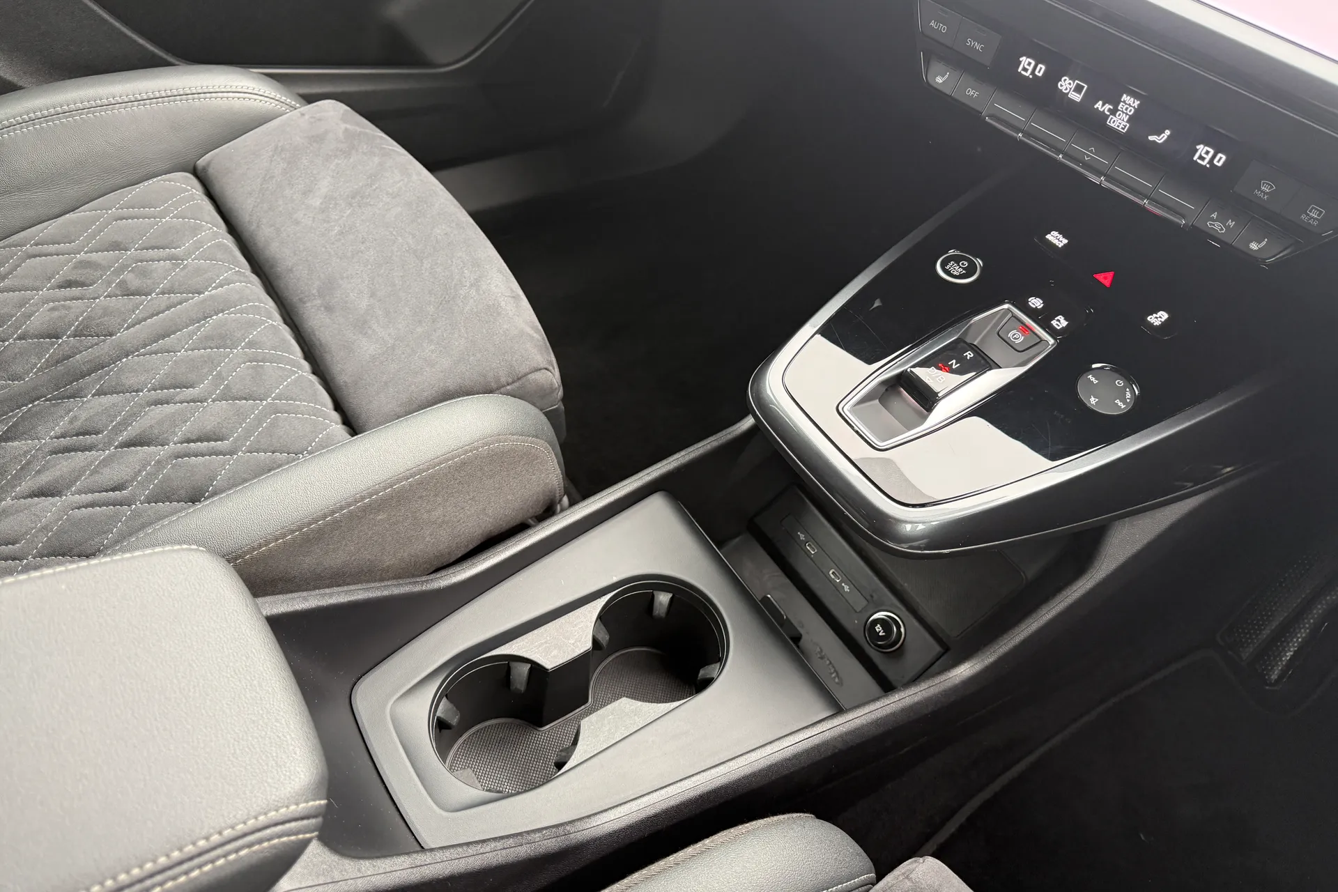 Audi Q4 thumbnail image number 39