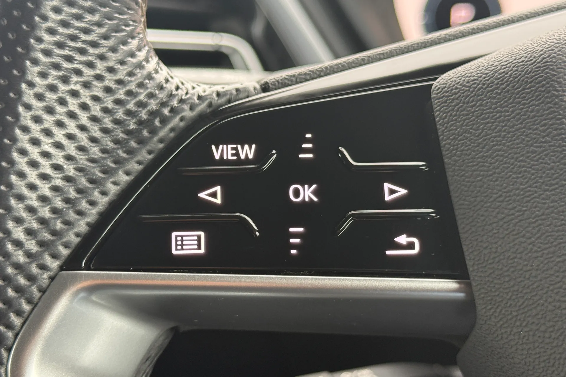 Audi Q4 thumbnail image number 22