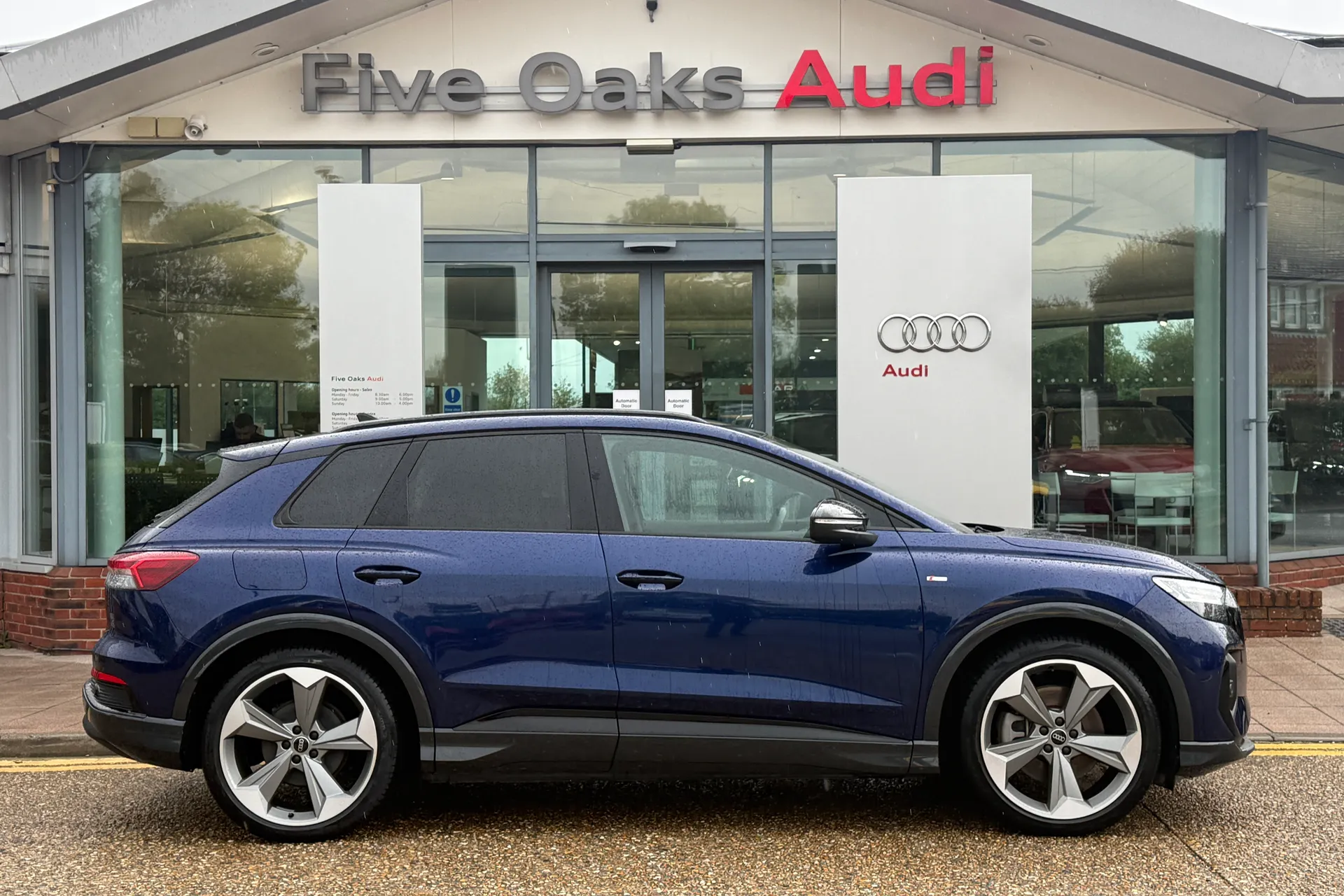 Audi Q4 thumbnail image number 2