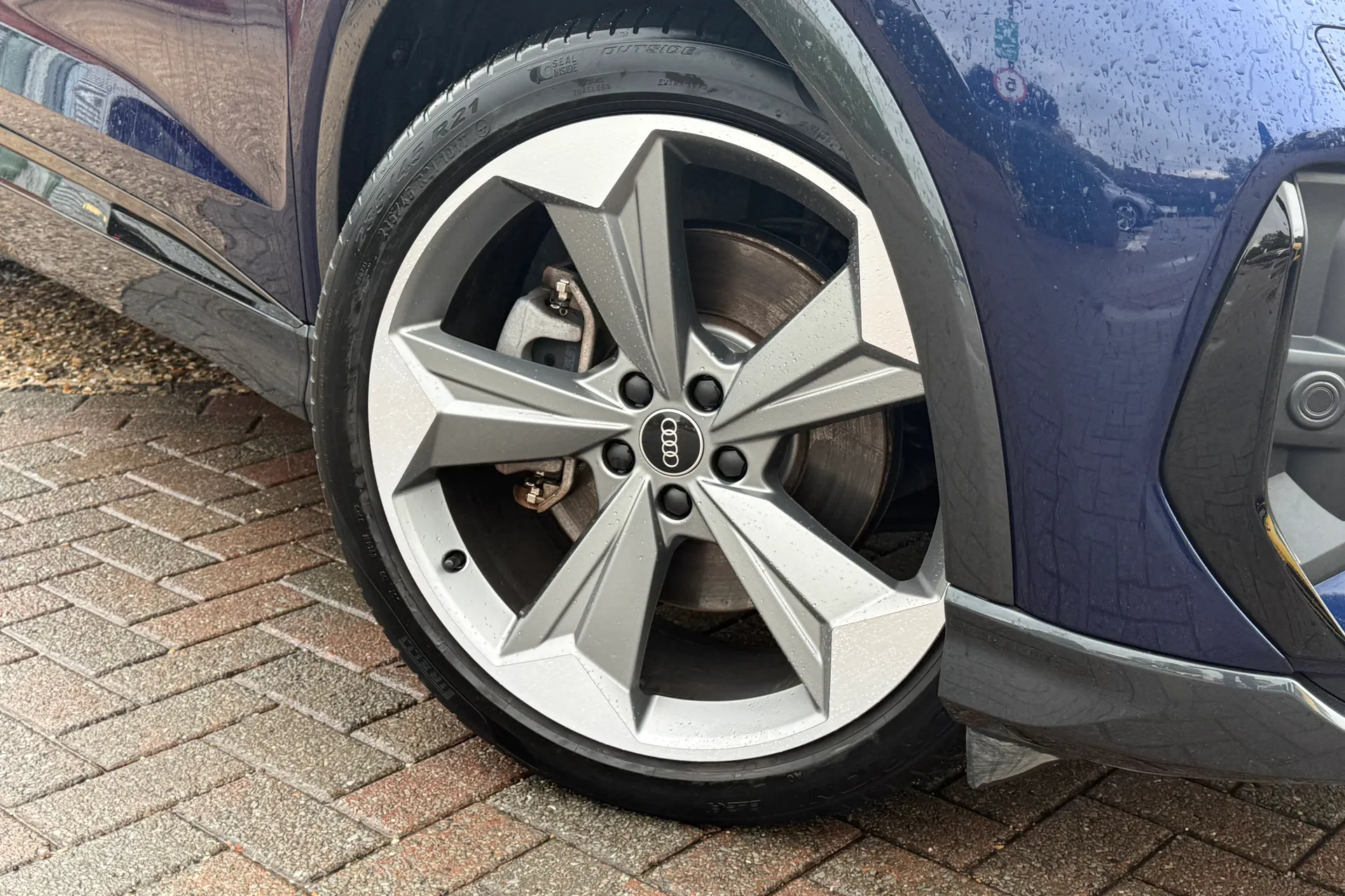 Audi Q4 thumbnail image number 7