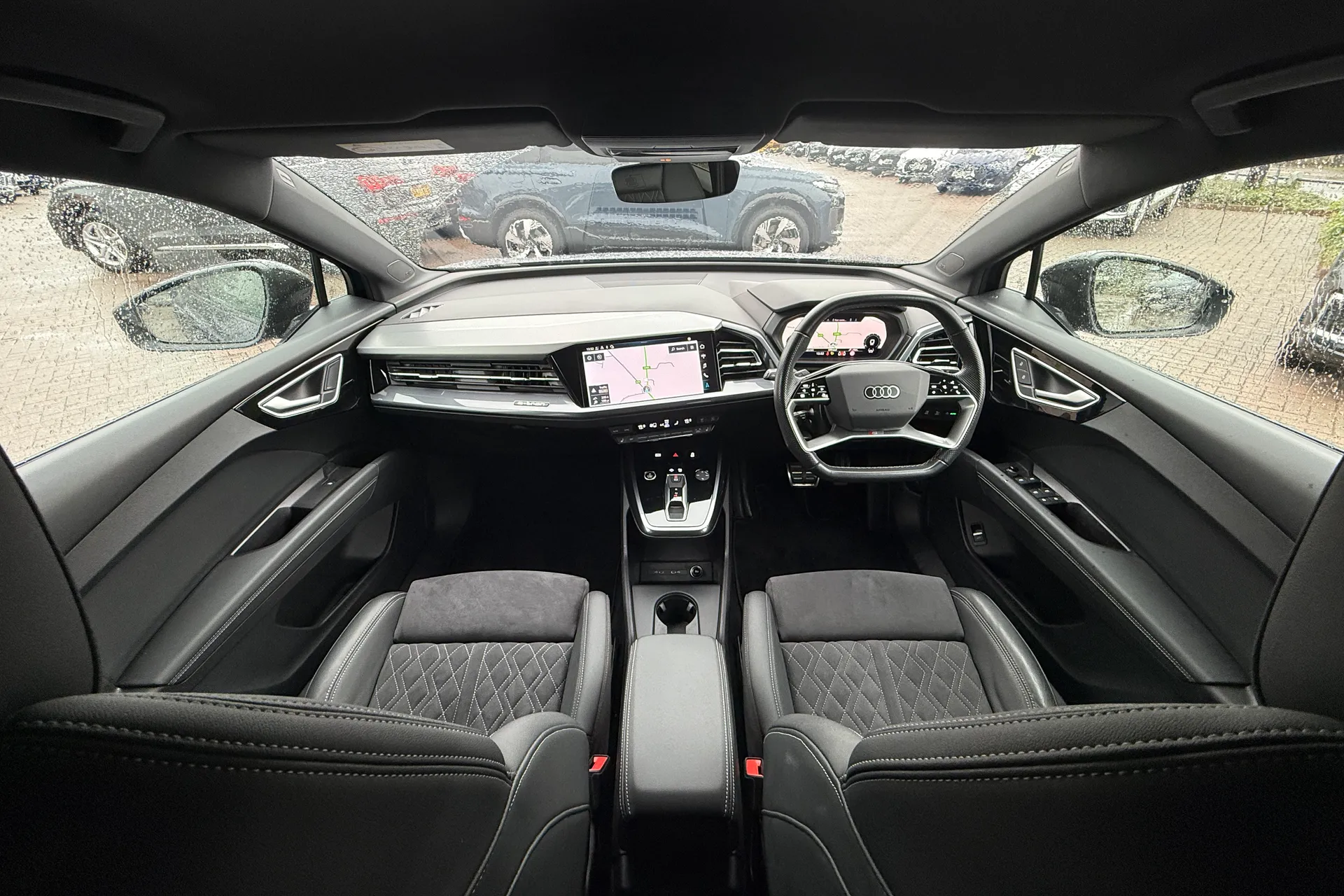 Audi Q4 thumbnail image number 3
