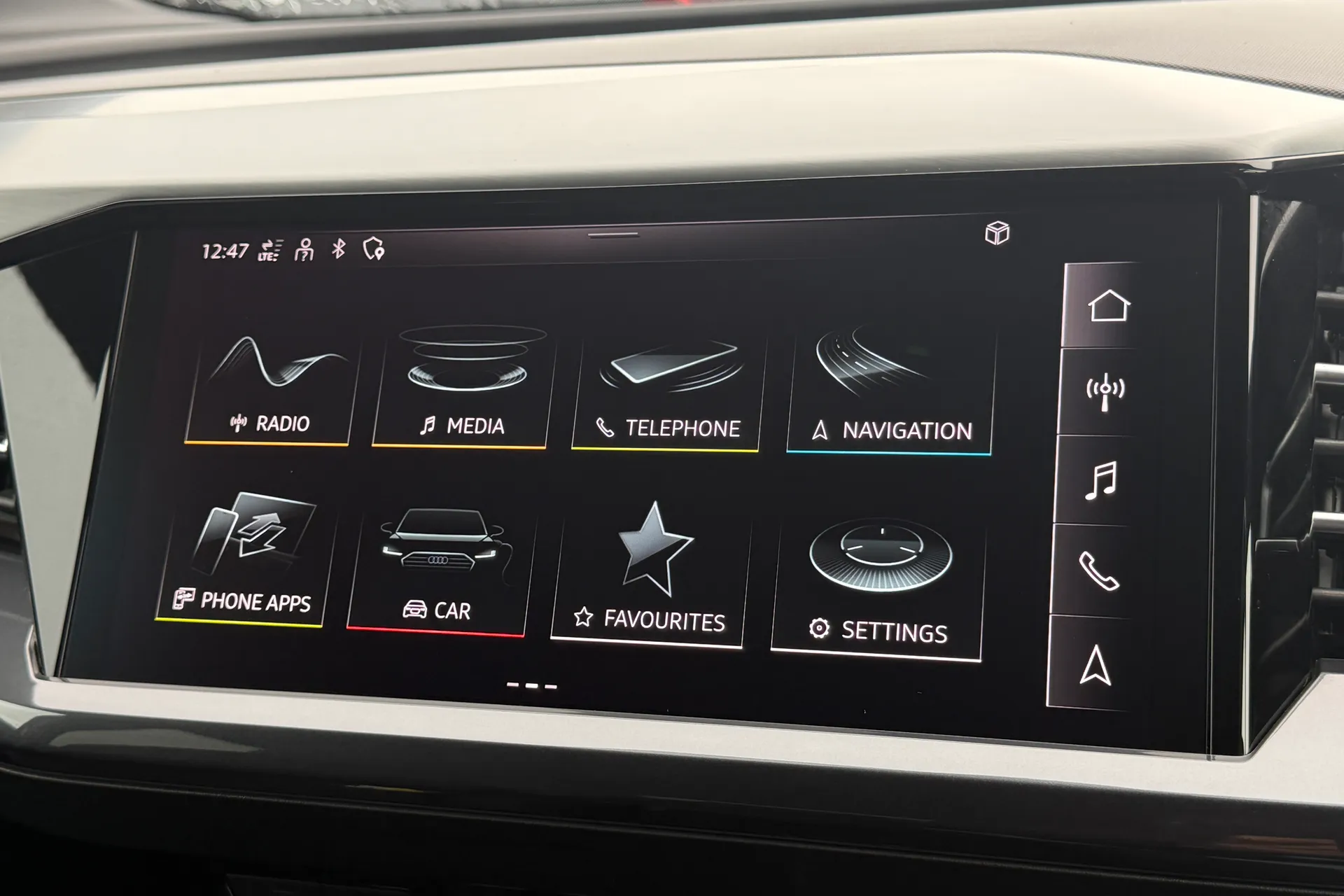 Audi Q4 thumbnail image number 14