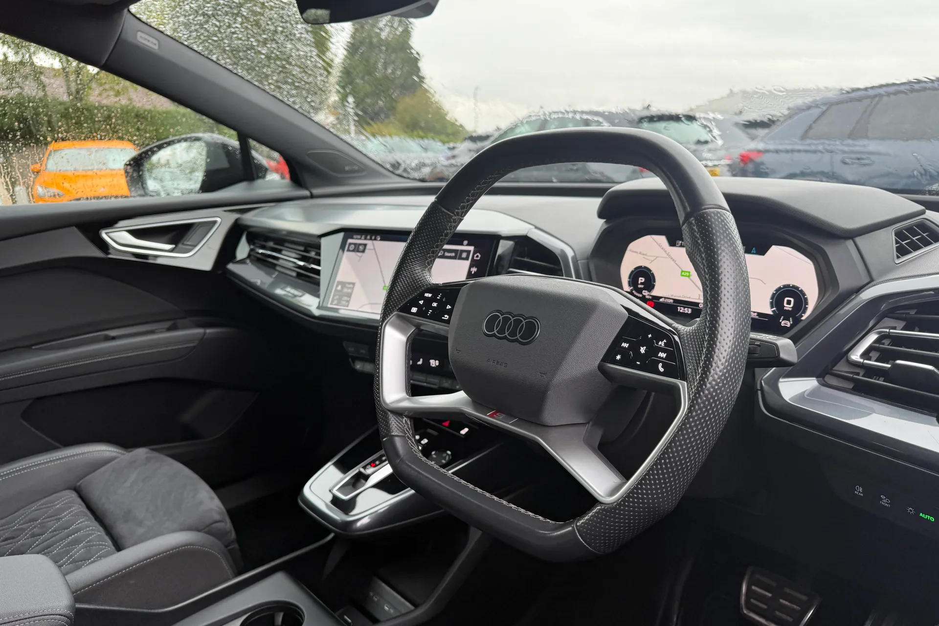 Audi Q4 thumbnail image number 29